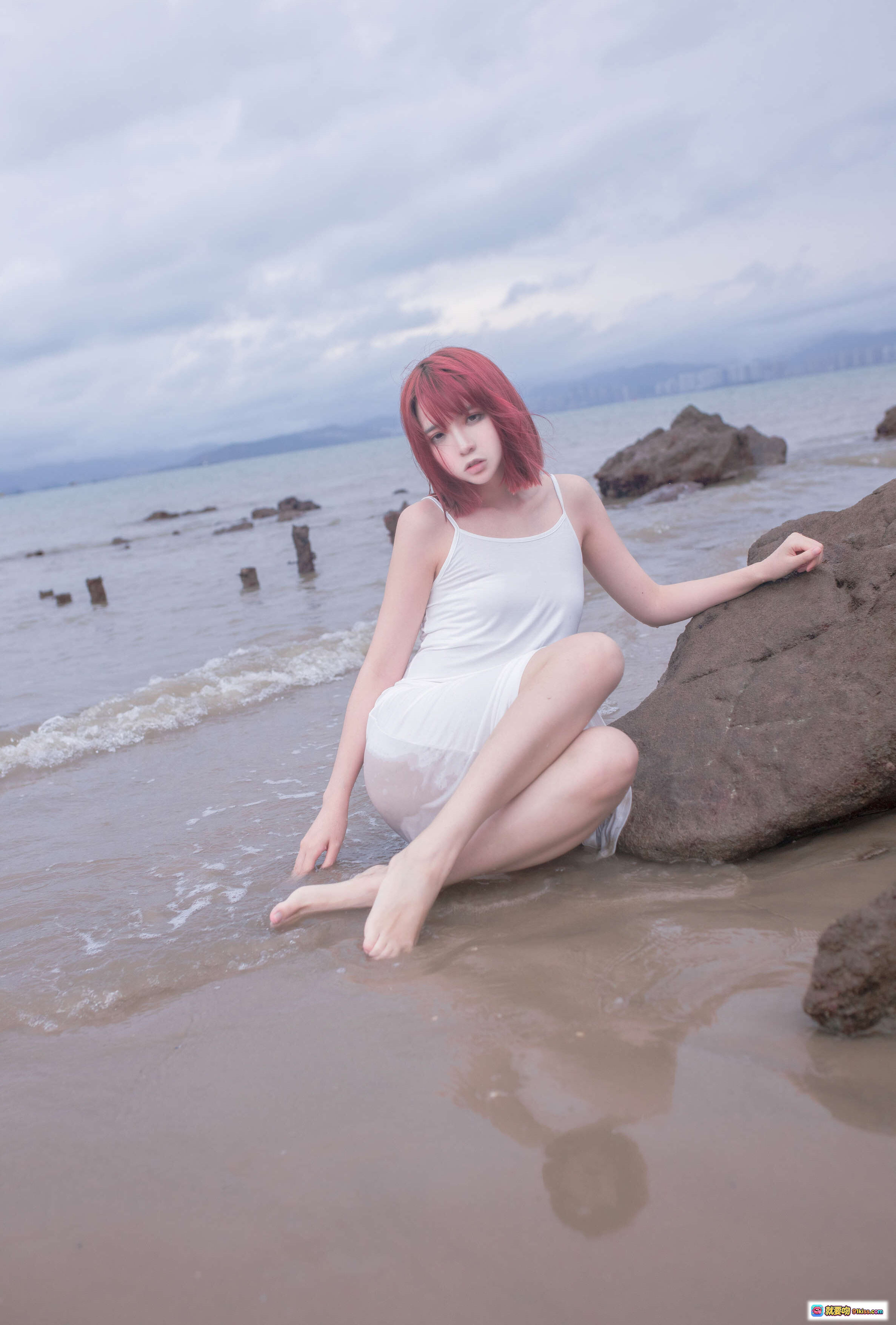 图片[4] - 疯猫ss NO.058 海浪白连衣裙少女海边岩石写真 9P高清图集 粉发白衣赤足唯美风 - 就要吻