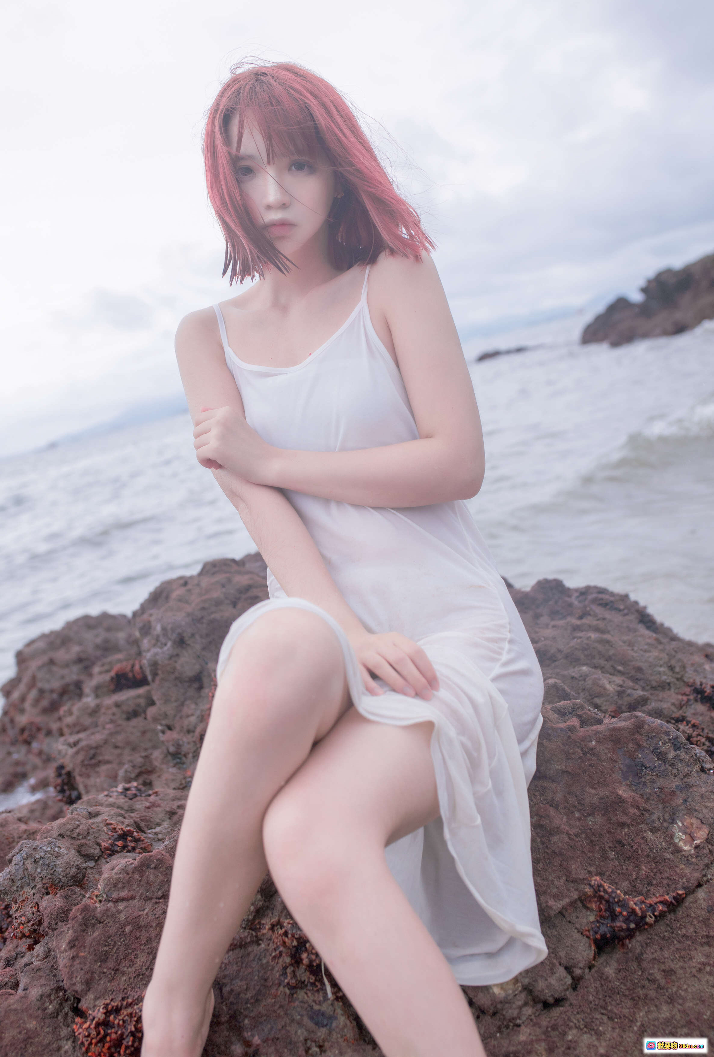 图片[6] - 疯猫ss NO.058 海浪白连衣裙少女海边岩石写真 9P高清图集 粉发白衣赤足唯美风 - 就要吻