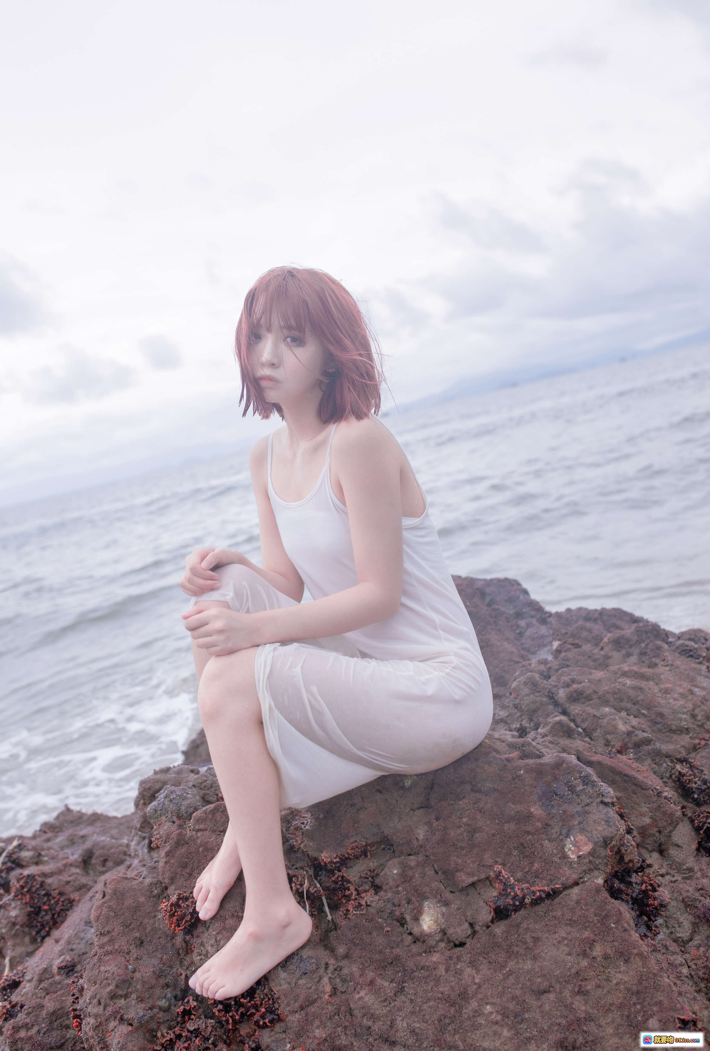 图片[7] - 疯猫ss NO.058 海浪白连衣裙少女海边岩石写真 9P高清图集 粉发白衣赤足唯美风 - 就要吻