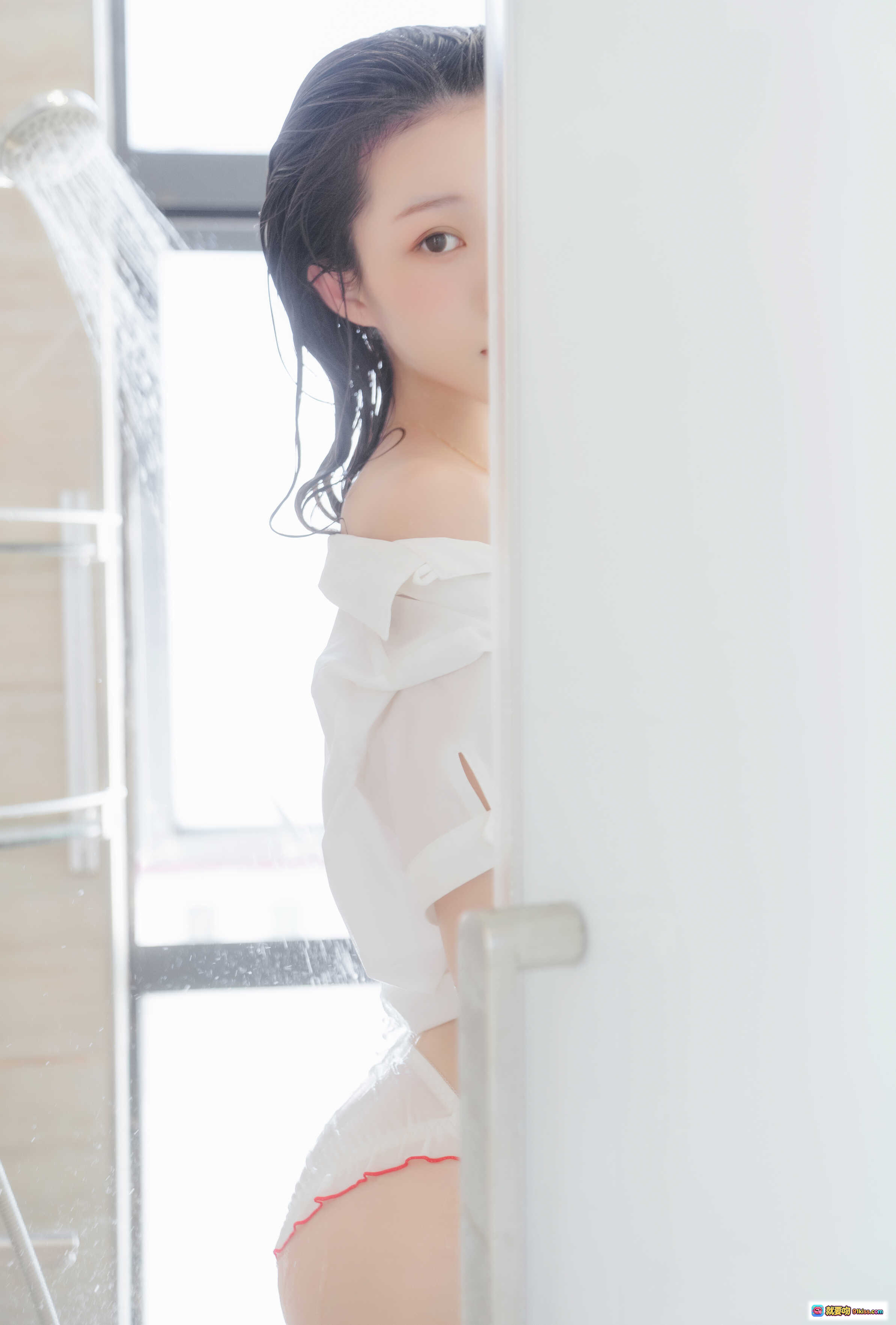 图片[4] - 桜桃喵078洒花写真集54P高清美腿浴室湿身诱惑白裙朦胧光影性感私房摄影 - 就要吻