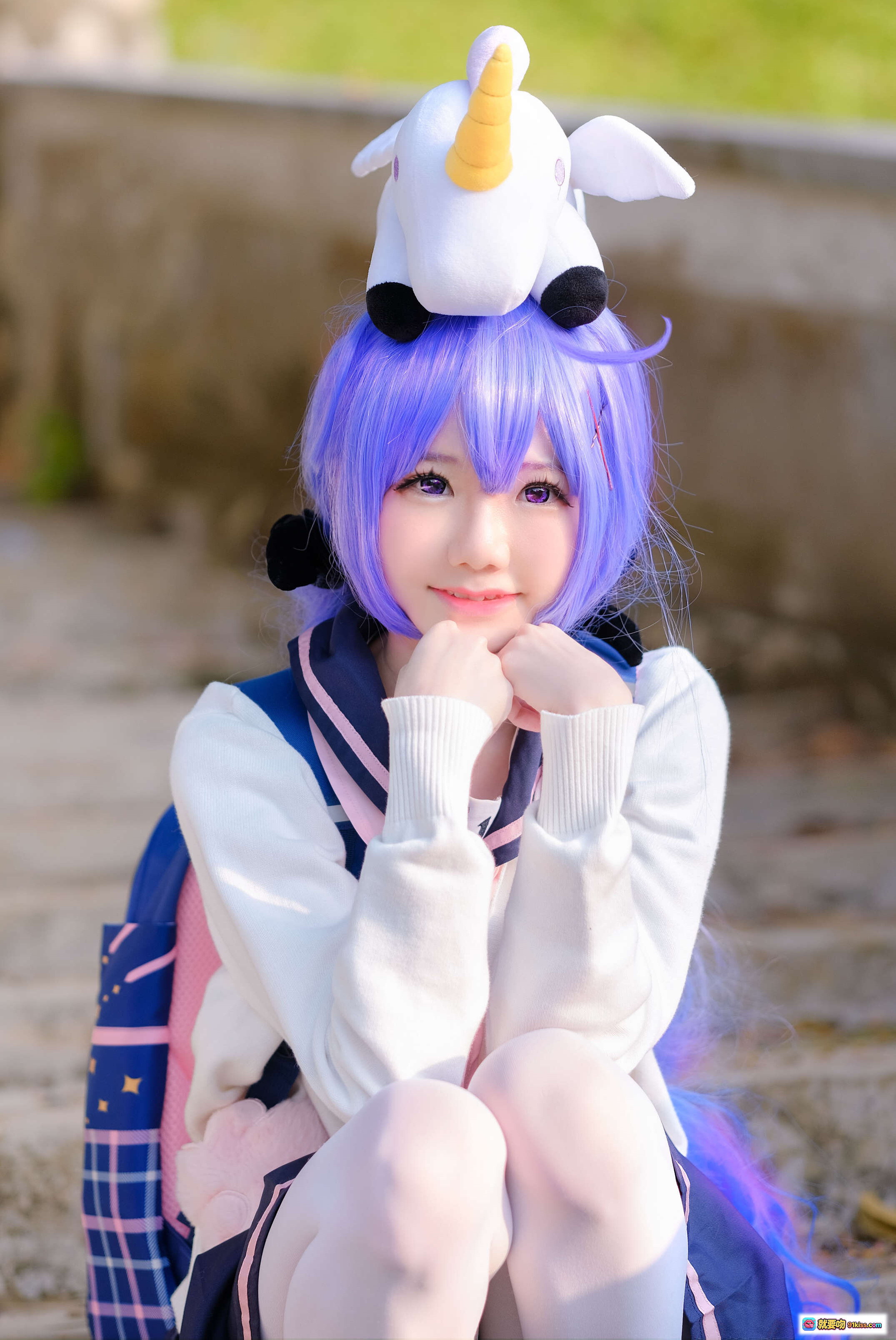 图片[1] - Sally Dorasnow NO.011 独角兽JK制服 Cosplay 紫发少女 白色毛绒独角兽发饰 校园风写真 34P高清图集 - 就要吻