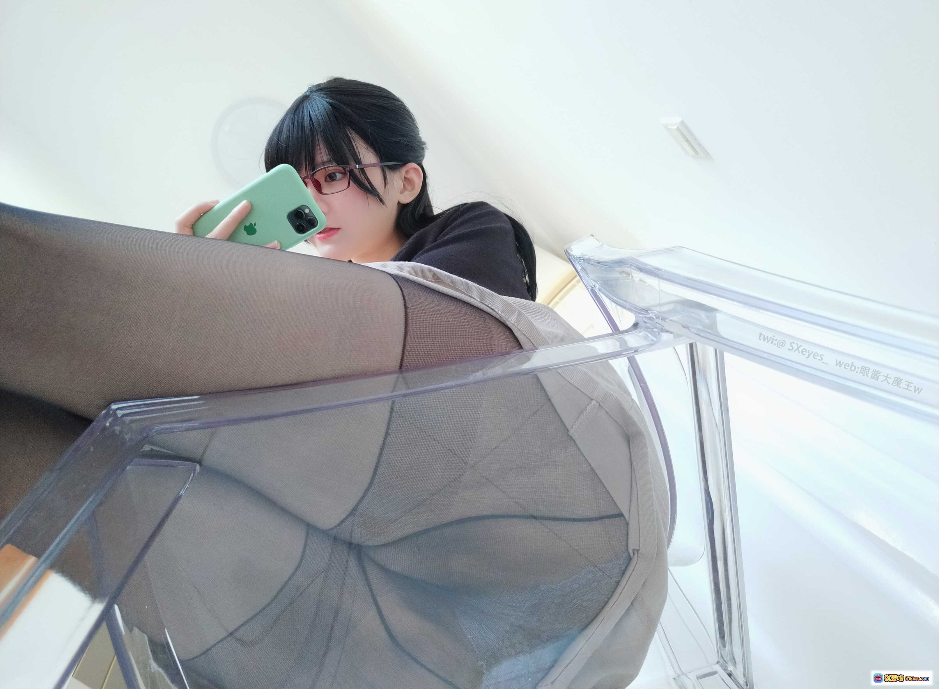 图片[4] - 眼酱大魔王w NO.001 想喝可乐的OL 黑丝美腿性感写真 30P高清图集 109MB下载 - 就要吻