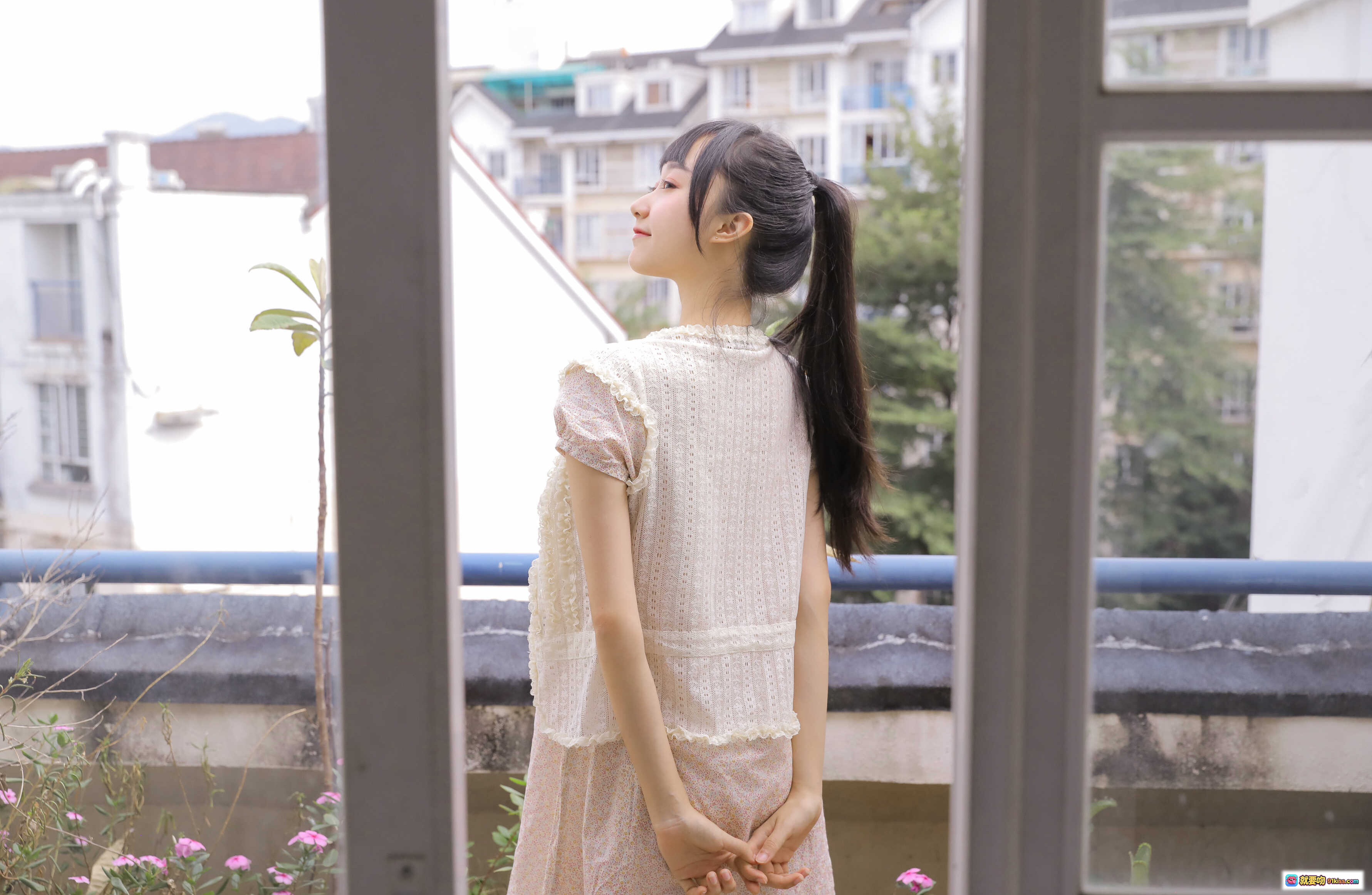 图片[6] - 木绵绵OwO NO.018 绵相随 厨娘写真 甜美少女厨房日常 温馨居家风 粉色格纹手套 自然光逆光拍摄 清新治愈系 8P高清图集 - 就要吻