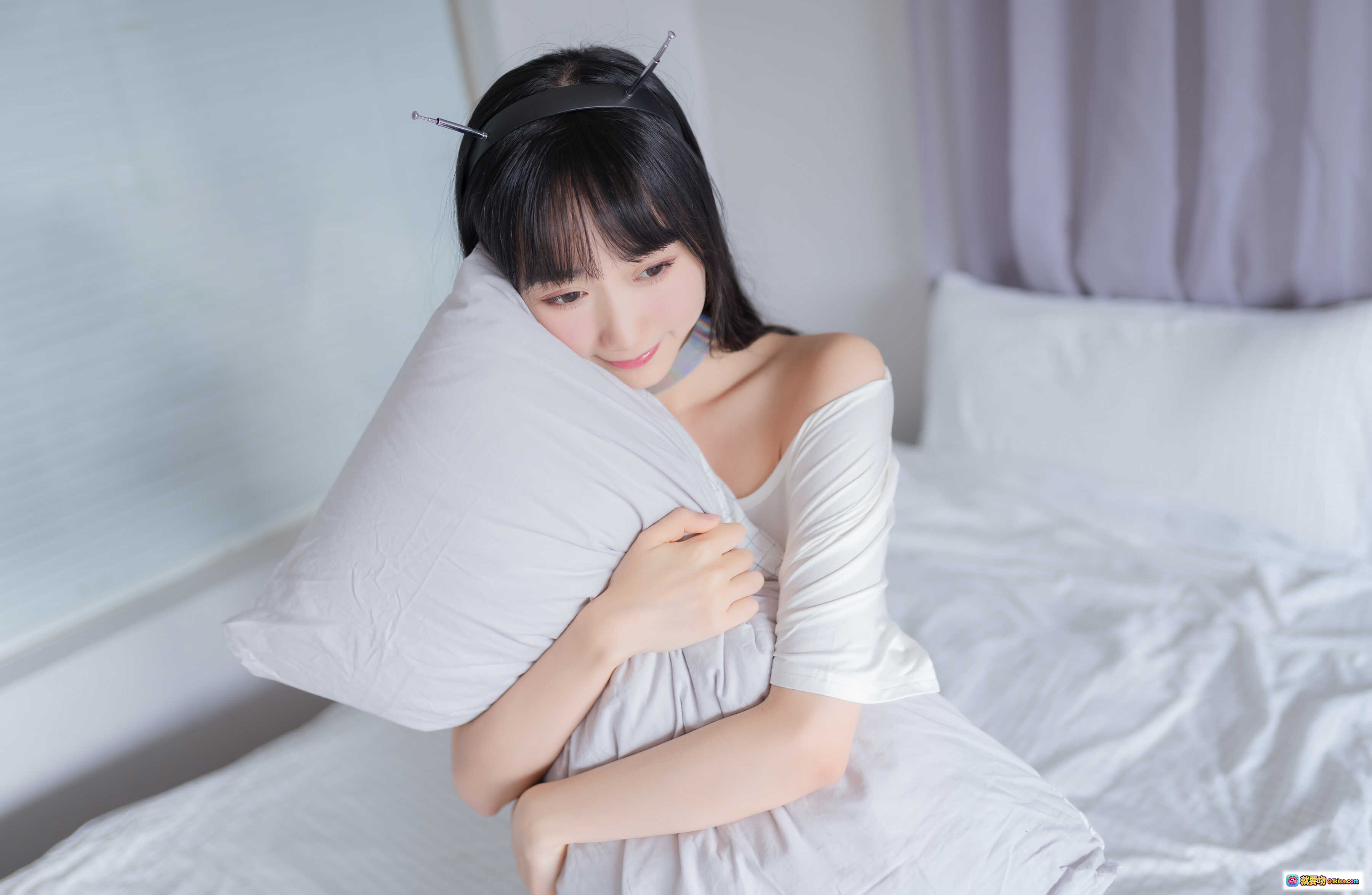 图片[4] - 木绵绵OwO NO.025 智能型彼女 白色长袜少女床上写真 89P高清图集 甜美居家风 白色睡衣诱惑 优雅躺姿特写 - 就要吻