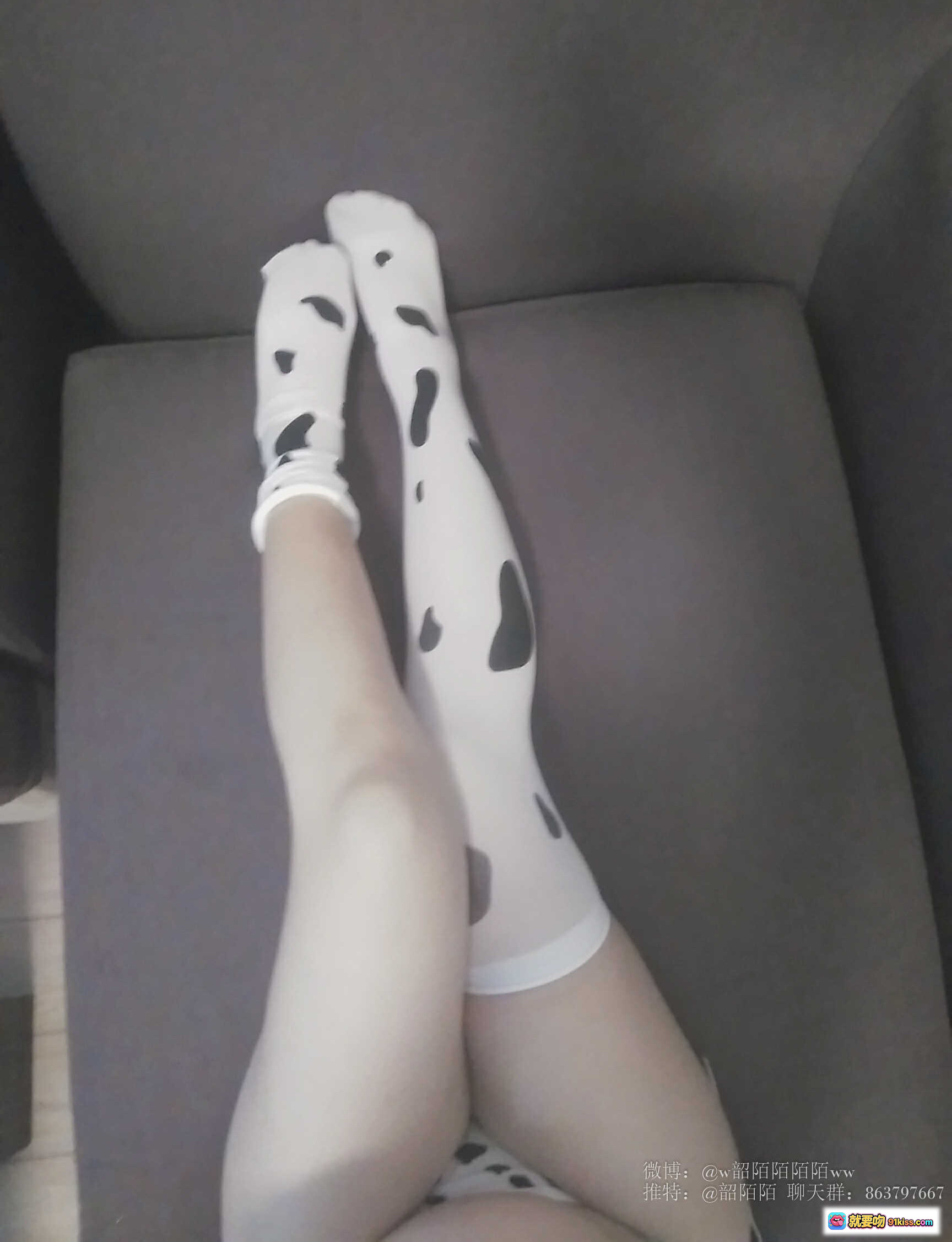 图片[6] - 韶陌陌NO.006奶牛纹丝袜美腿写真｜白色系带内裤性感私房照30P - 就要吻