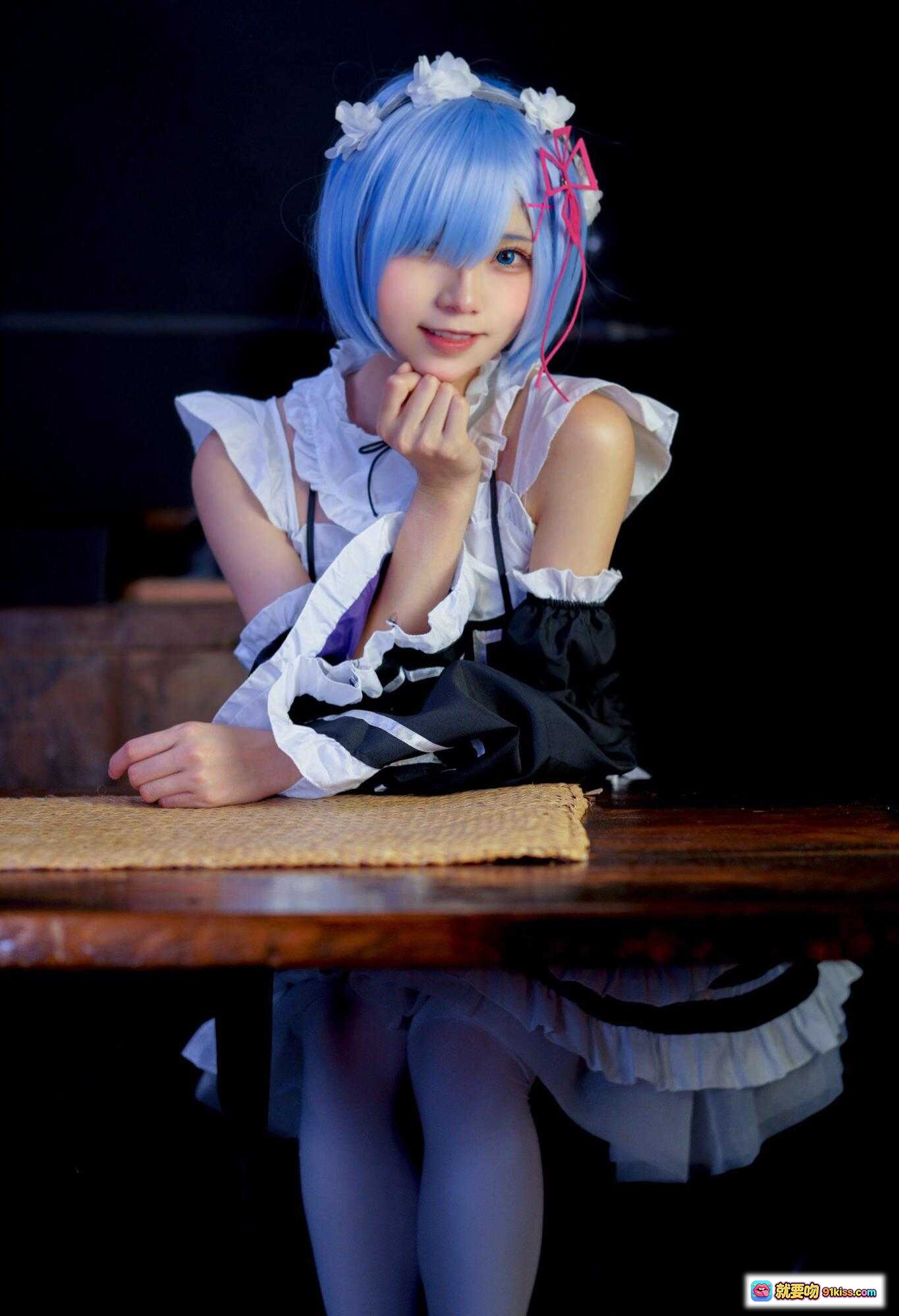 图片[7] - 蓝发蕾姆cosplay写真 | 白花发箍+粉色蝴蝶结 | 甜美女仆装 | Kitaro绮太郎NO.049高清图集 - 就要吻