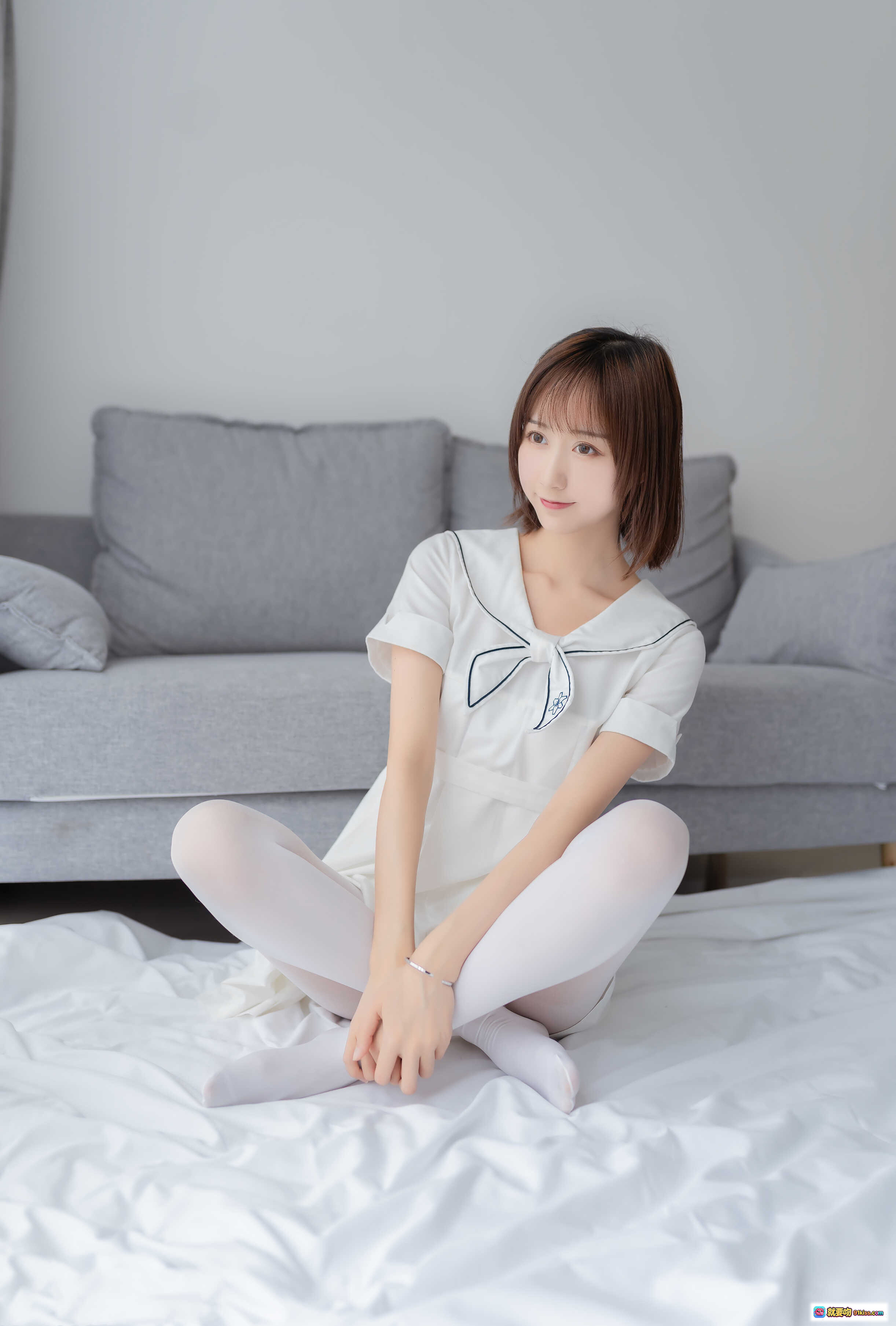 图片[4] - 木绵绵OwO NO.050 纯情白裙少女 白丝美腿 沙发写真 40P高清图集 - 就要吻