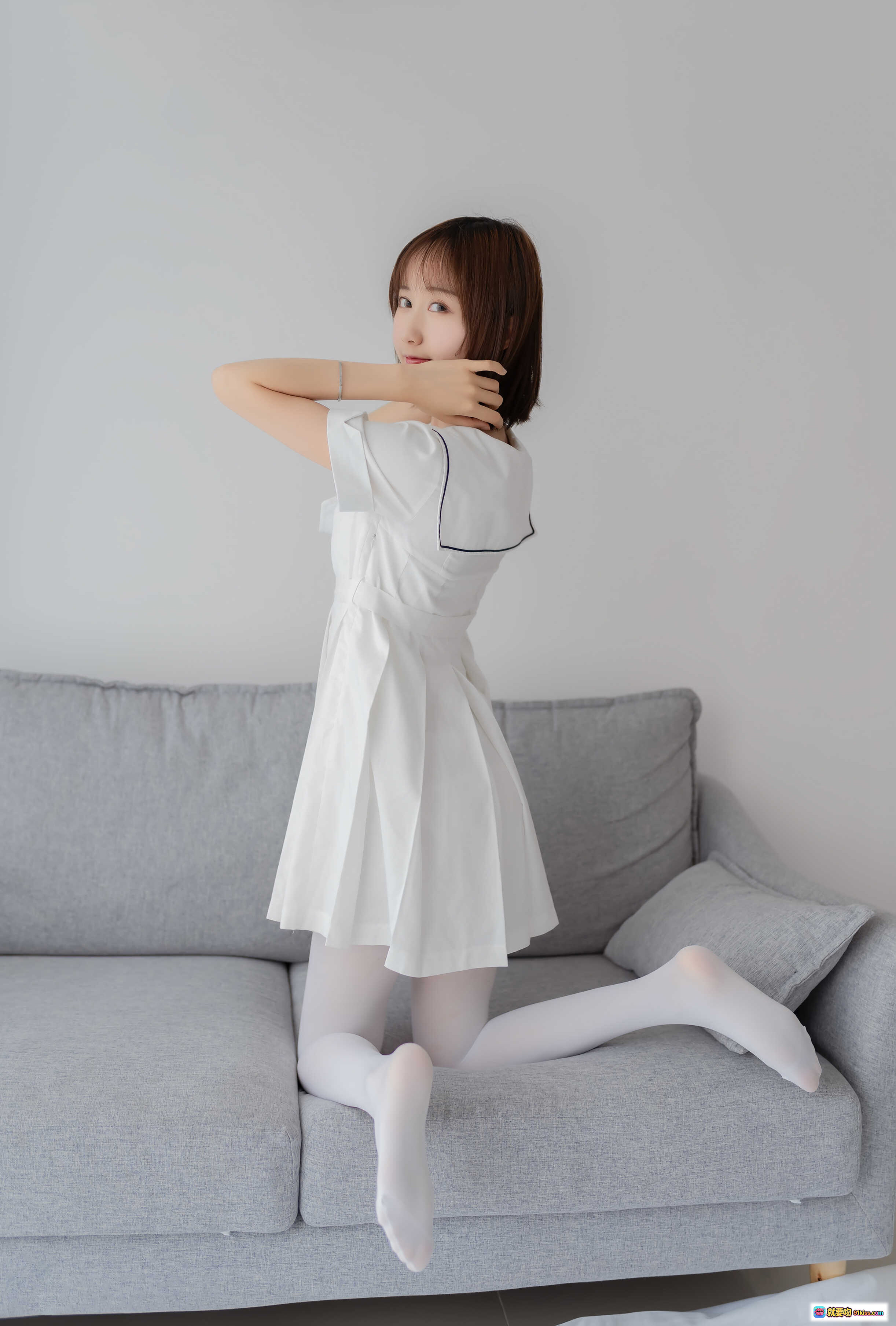 图片[2] - 木绵绵OwO NO.050 纯情白裙少女 白丝美腿 沙发写真 40P高清图集 - 就要吻