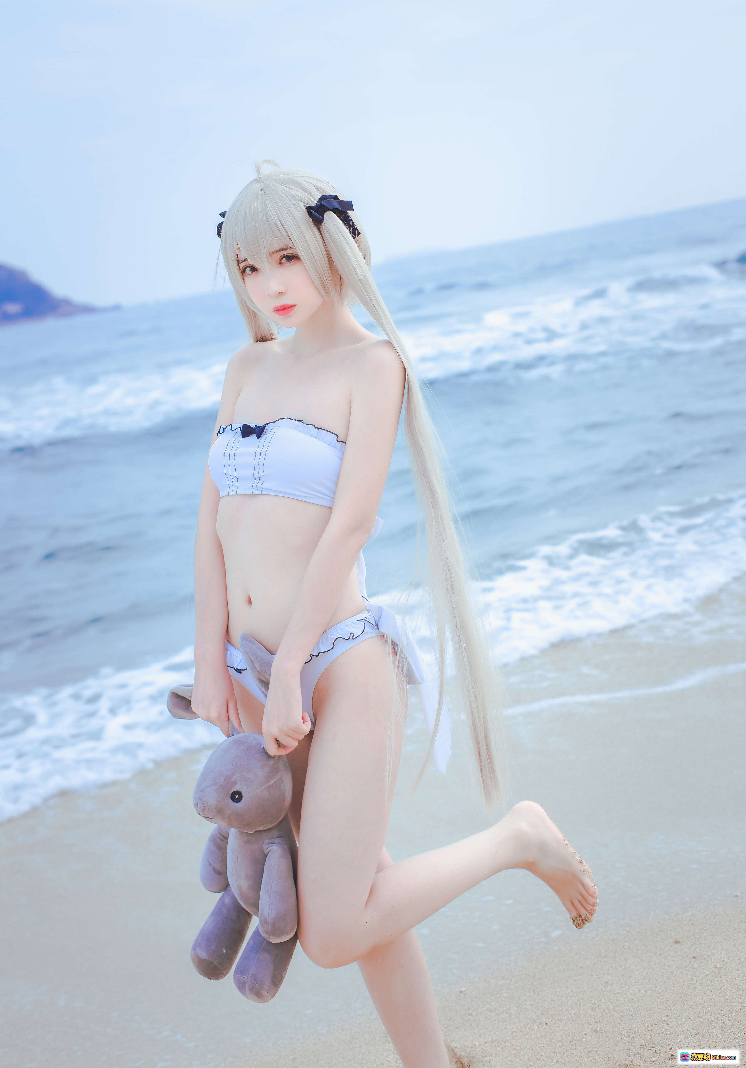 图片[4] - 疯猫ss NO.088 穹妹海边写真 白色比基尼沙滩美少女 清新自然海岸风光 34P高清图集 - 就要吻