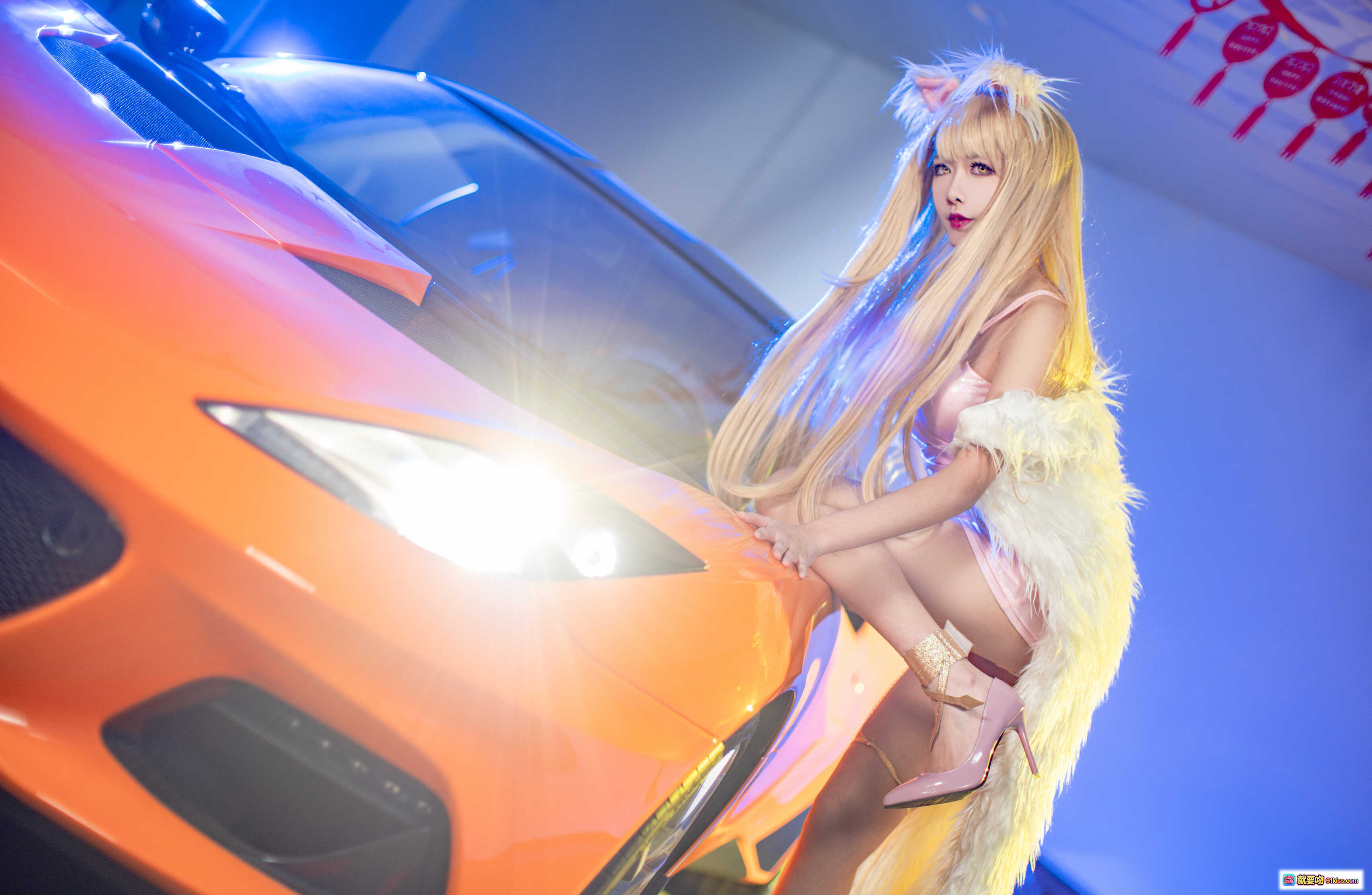 图片[8] - 源纱希阿狸COS写真 | 路特斯橙色跑车内饰 | 猫耳金发少女 | 粉色内衣+毛绒长尾 | 高清36P美图合集 - 就要吻