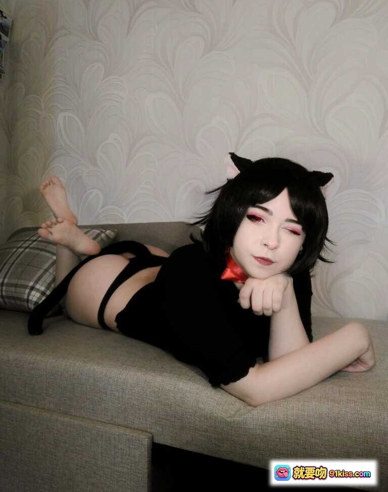 图片[2] - 003 Yoshinobi Haru the Cat Cosplay 黑色短袖猫耳少女 红色项圈居家写真 美腿坐姿萌系角色扮演 - 就要吻