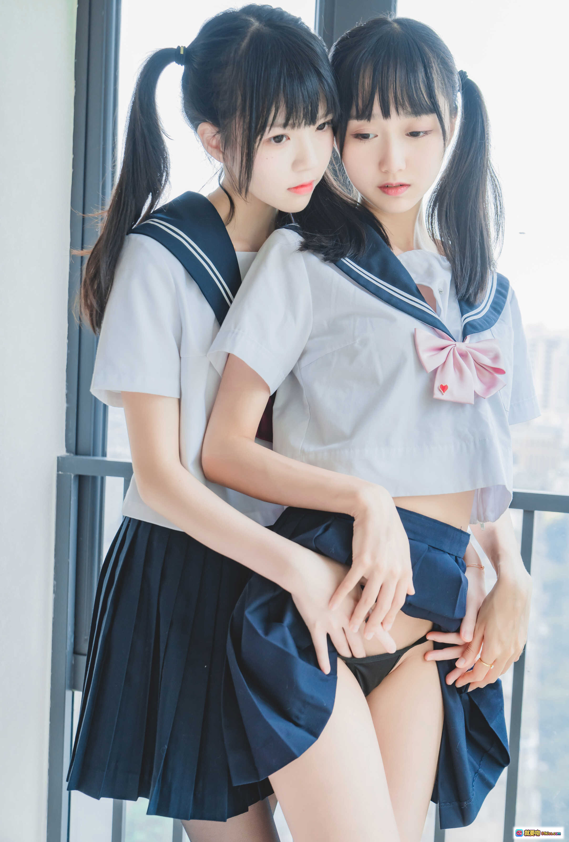 图片[1] - 木绵绵OwO NO.048 桜桃喵 制服少女双人写真 甜美双马尾 日系水手服 亲密互动 高清摄影 38P精选 - 就要吻