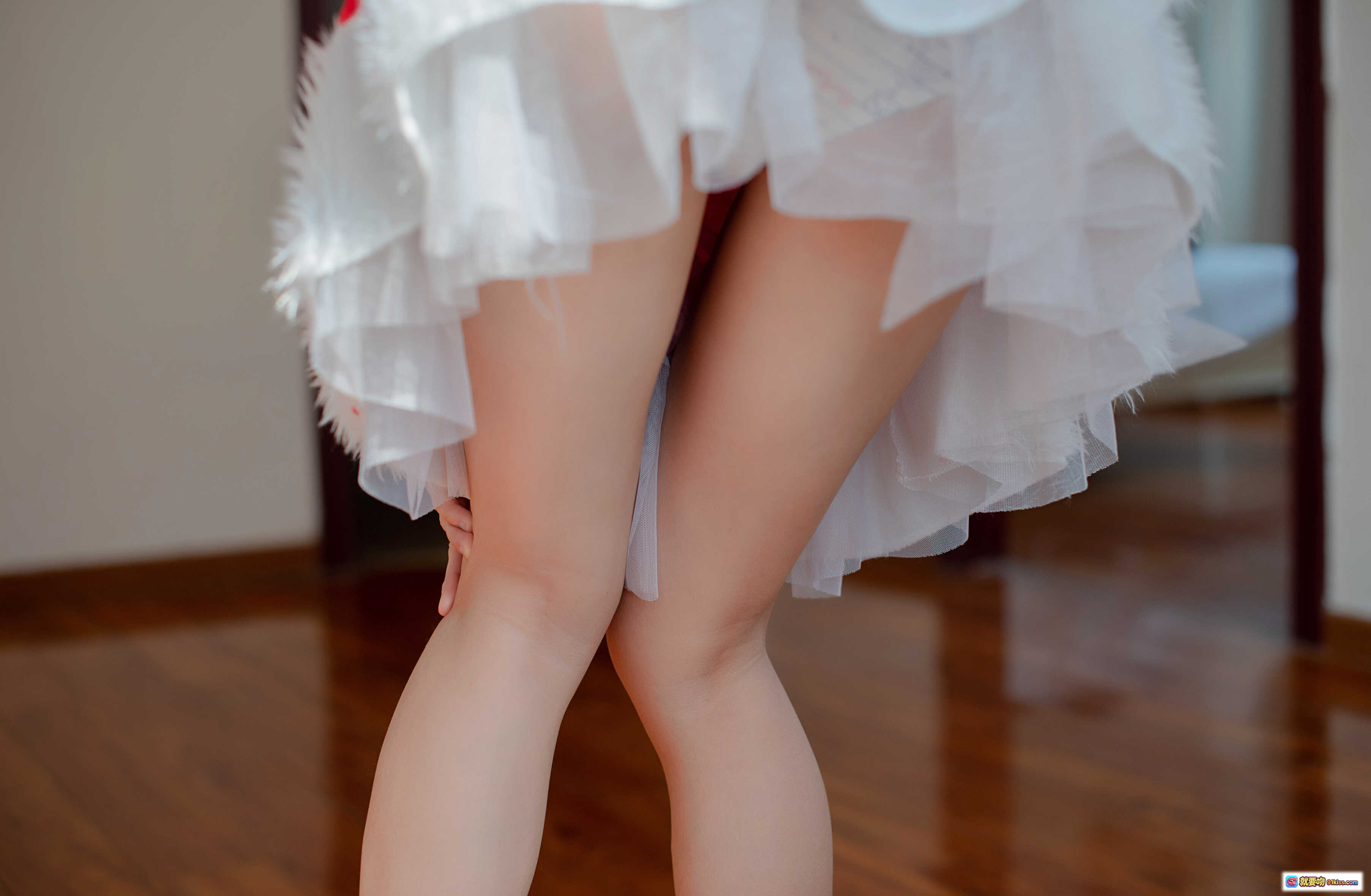 图片[9] - 圣诞萌女郎红色吊带裙系带美背写真 | Kitaro绮太郎NO.035高清46P少女风情 - 就要吻