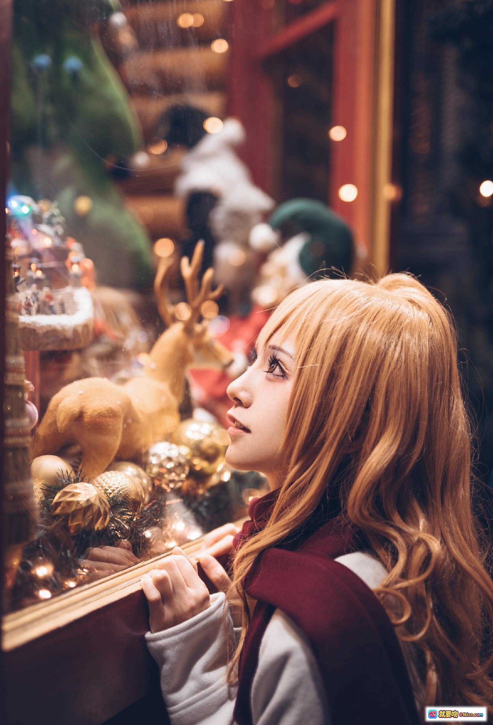 图片[4] - 逢坂大河cosplay夜景街拍 金发双马尾白外套红围巾手持面包 《龙与虎》经典角色还原 精致妆容甜美表情 - 就要吻