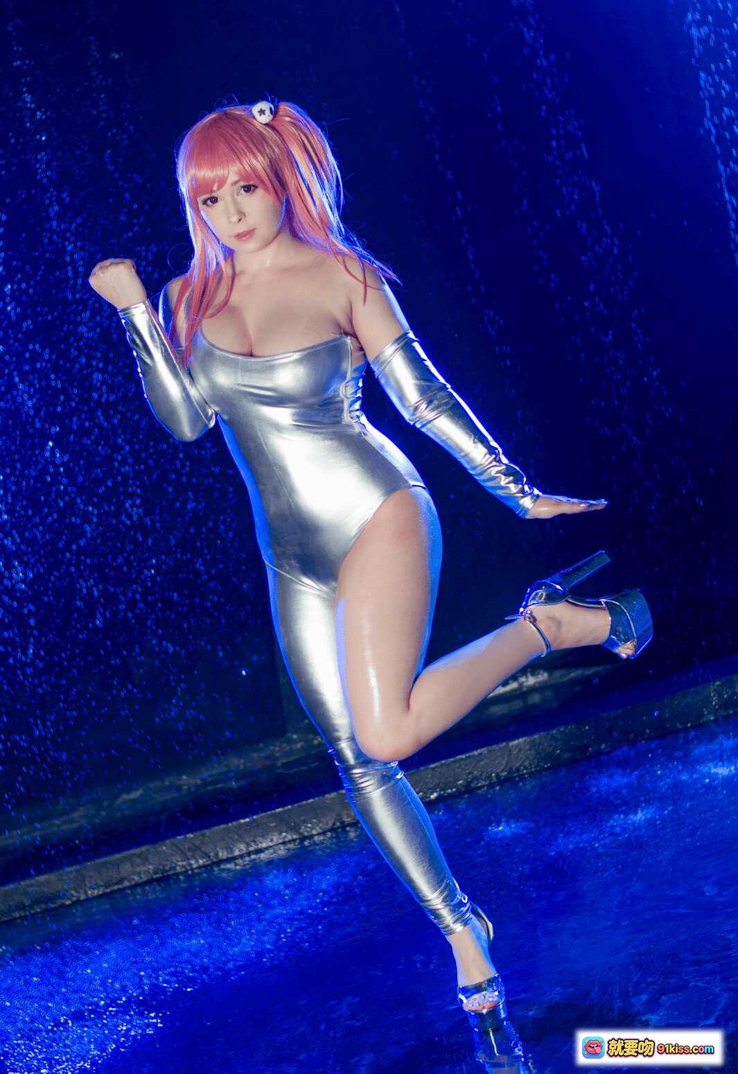 图片[5] - Yoshinobi Honoka Silver Rain Cosplay 粉发银装水下写真 蓝光烟雾氛围感美少女角色扮演 - 就要吻