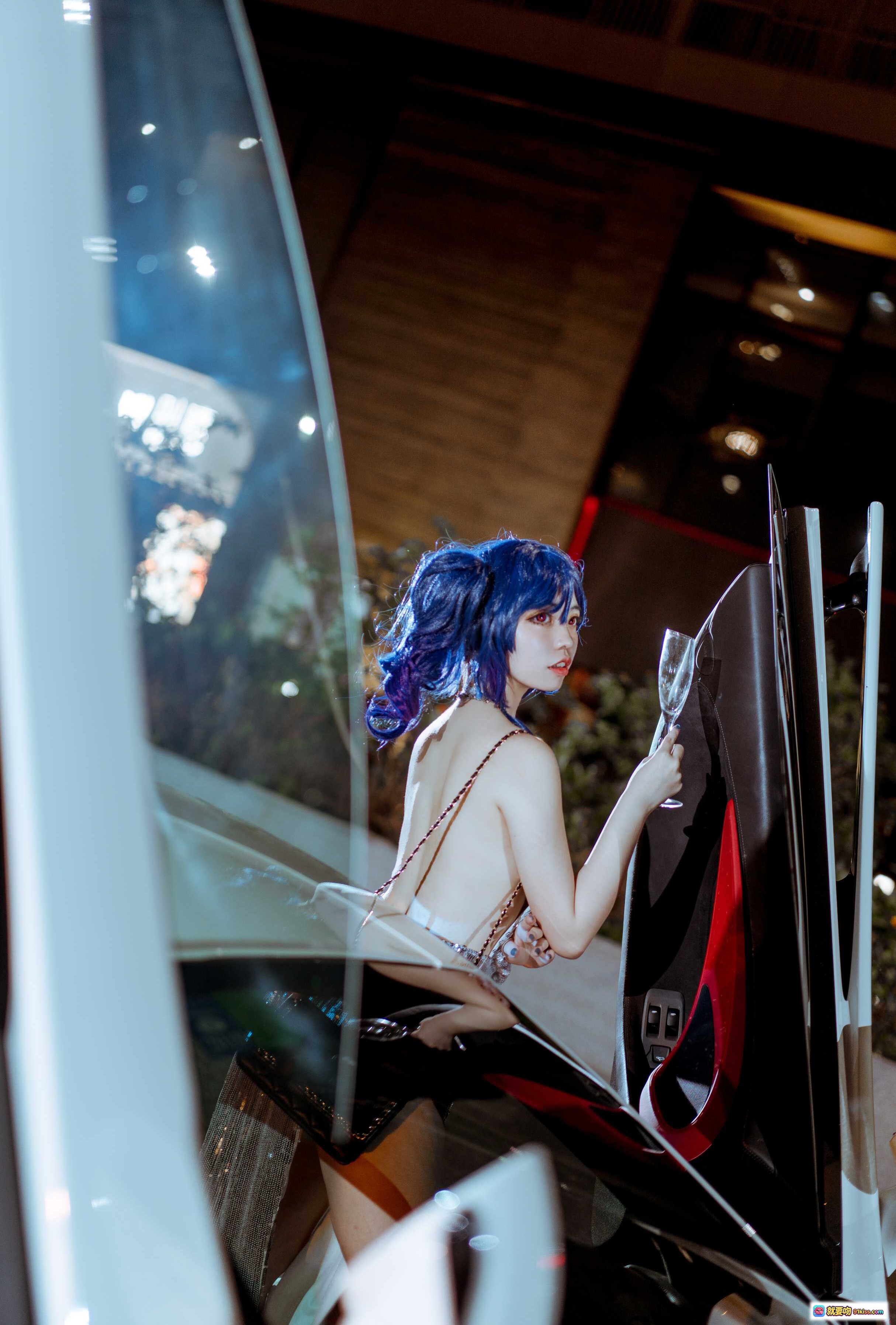 图片[6] - 啊日日_Ganlory NO.005 圣路易斯 Cosplay 美女 蓝发 闪亮礼服 白色跑车 豪华内饰 高跟鞋 夜景灯光 17P高清写真 - 就要吻