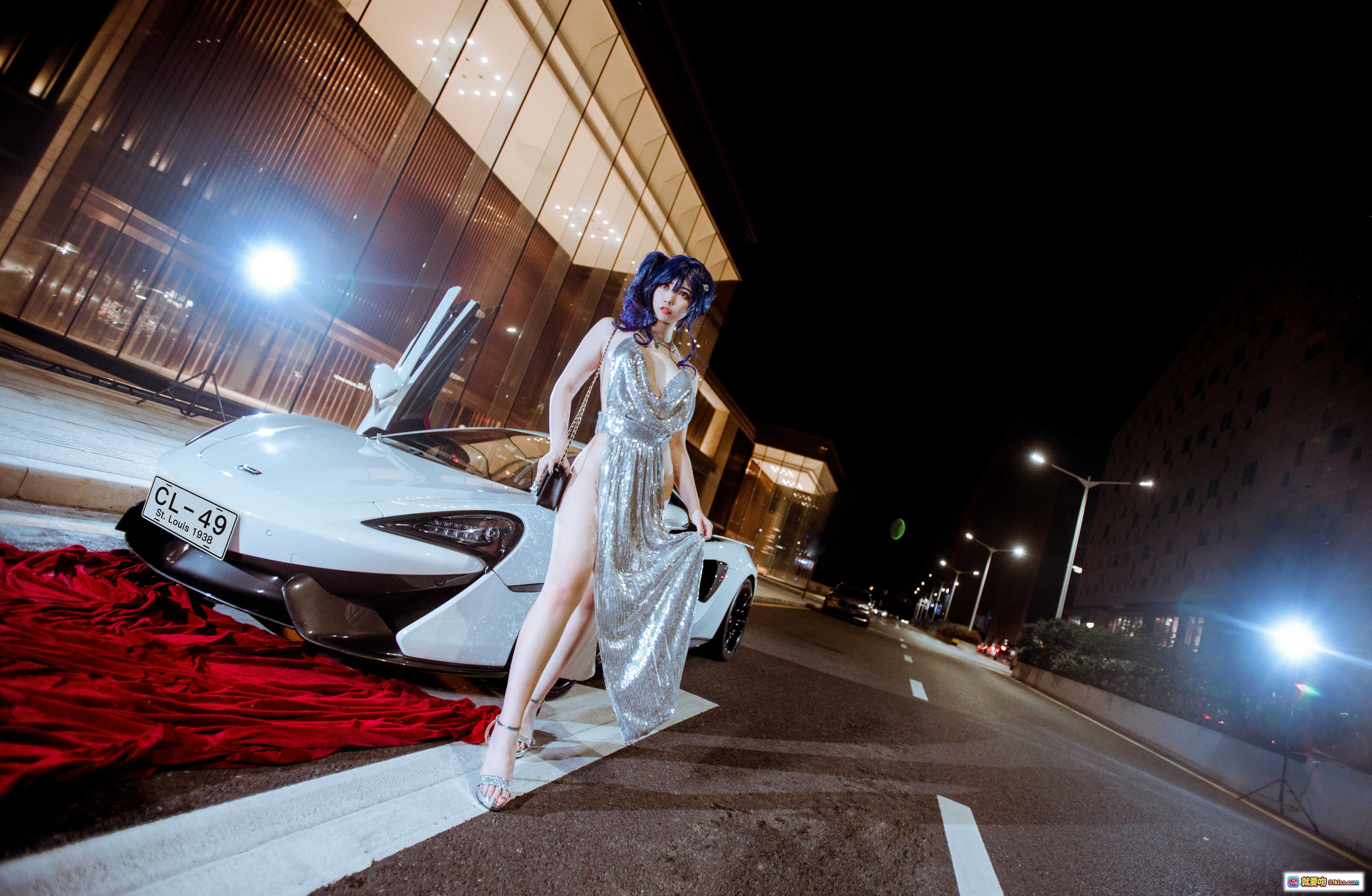 图片[4] - 啊日日_Ganlory NO.005 圣路易斯 Cosplay 美女 蓝发 闪亮礼服 白色跑车 豪华内饰 高跟鞋 夜景灯光 17P高清写真 - 就要吻