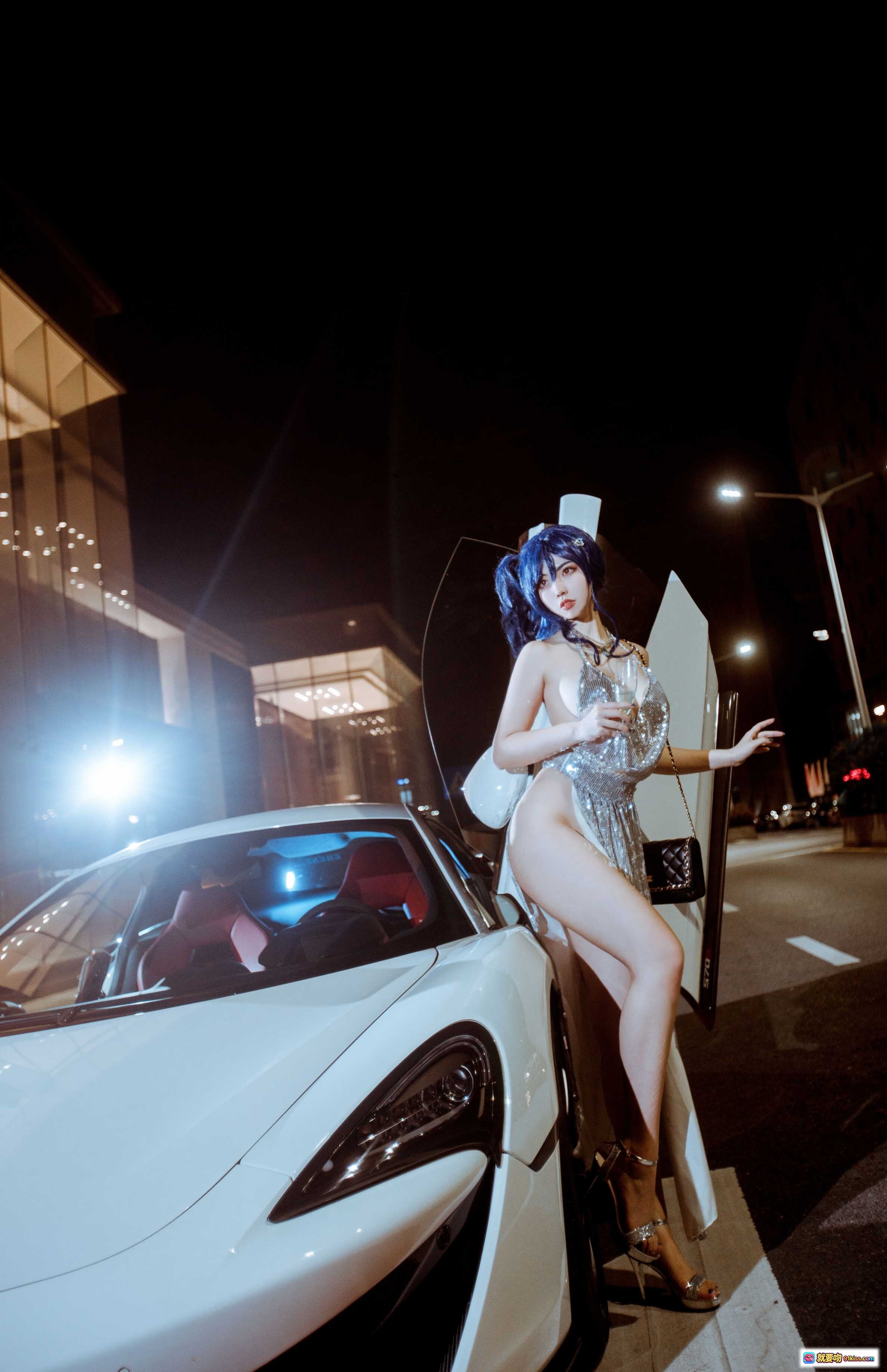 图片[8] - 啊日日_Ganlory NO.005 圣路易斯 Cosplay 美女 蓝发 闪亮礼服 白色跑车 豪华内饰 高跟鞋 夜景灯光 17P高清写真 - 就要吻