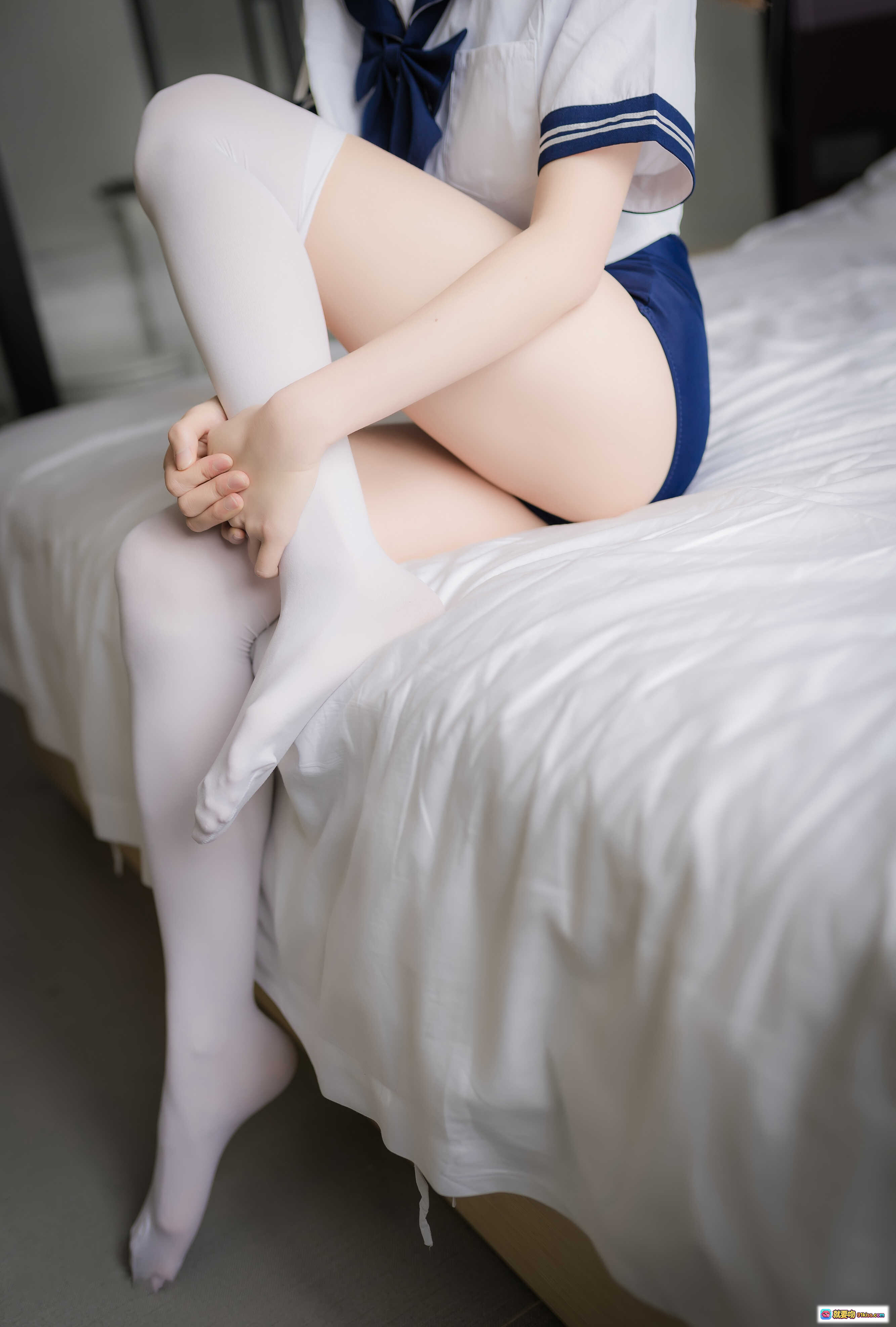 图片[3] - Kitaro绮太郎NO.043泳装JK少女写真 43P高清美图 蓝色连体泳衣马尾发型浴室镜前私房照 - 就要吻