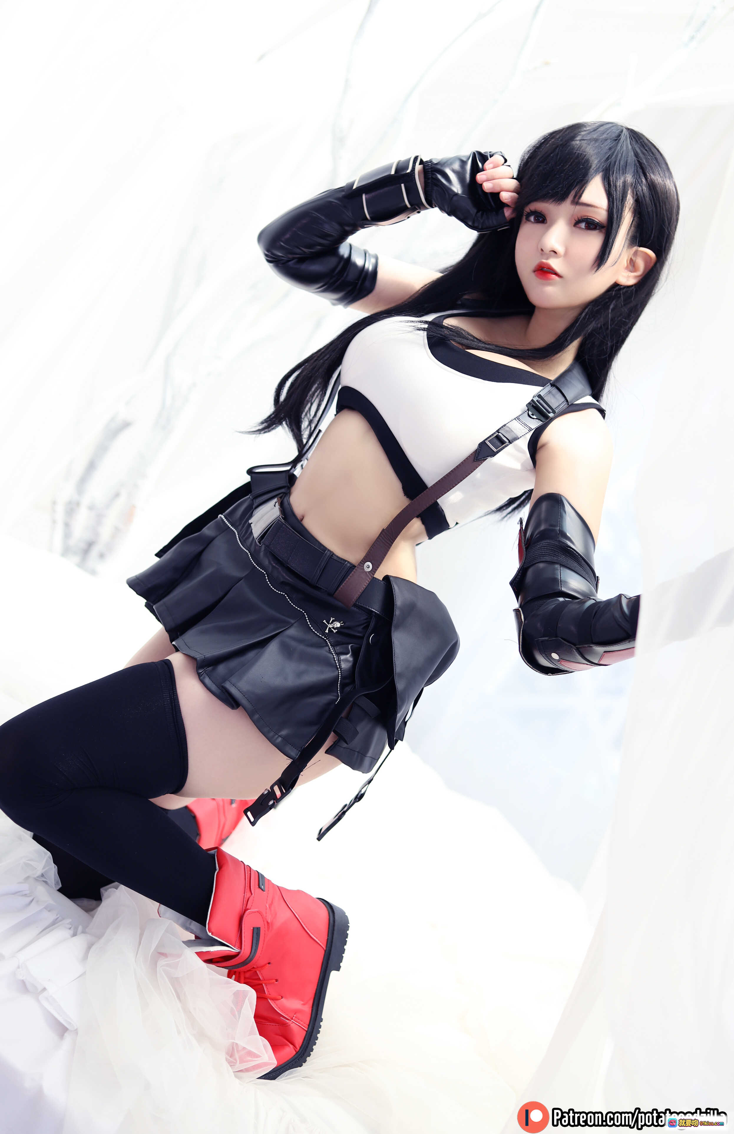 Potato Godzilla NO.028 蒂法Cosplay 黑长直 红蝴蝶结 黑色蕾丝内衣 长手套 性感写真 97P高清图集 - 就要吻