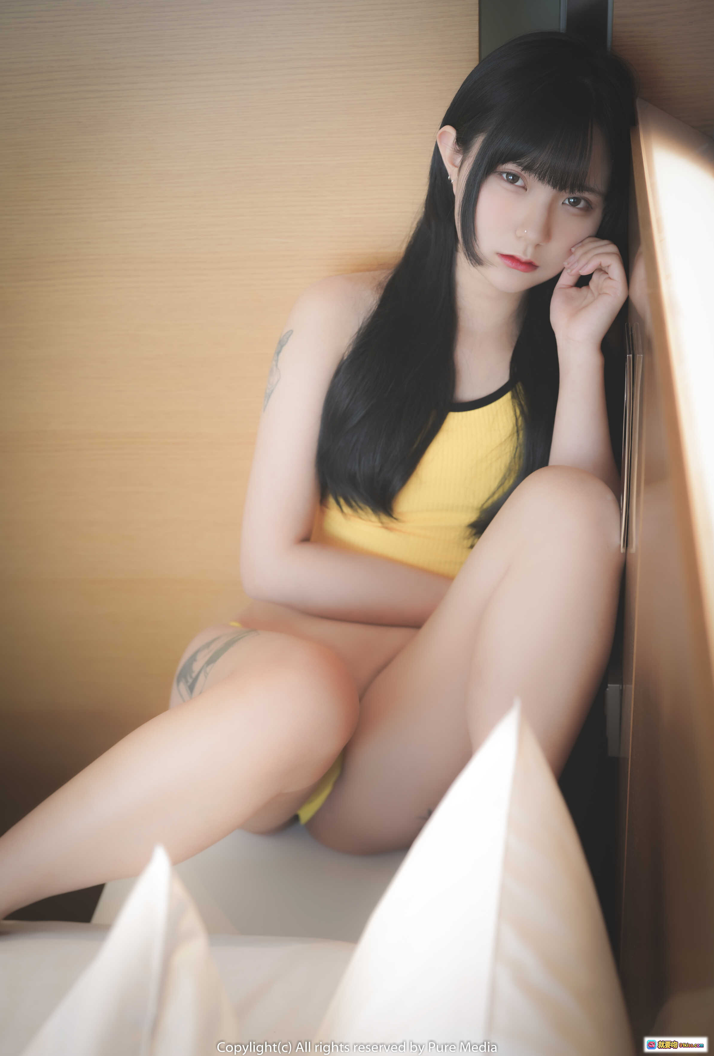 图片[4] - 韩国妹子Hizzy 3 穿黄色比基尼侧卧床边阳光条纹光影PURE MEDIA VOL.46写真特辑 - 就要吻