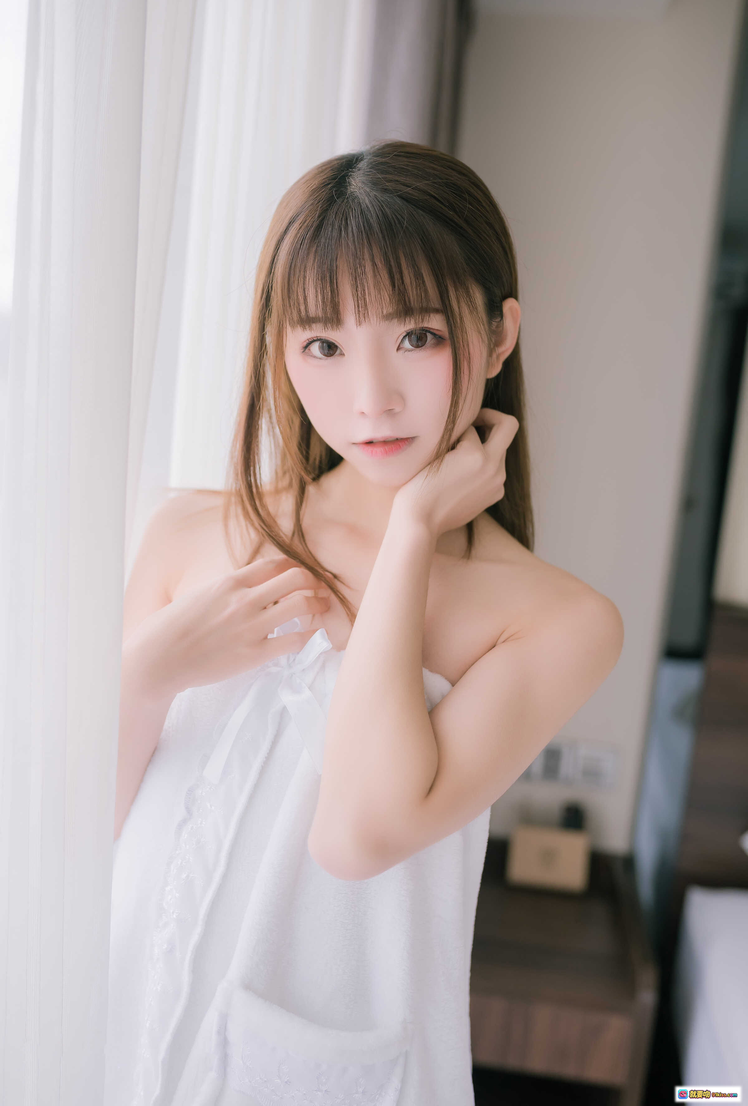 图片[6] - Kitaro绮太郎NO.011纯白浴巾写真｜少女裹浴巾居家私房｜温柔眼神+毛巾包头造型｜高清44P摄影集 - 就要吻