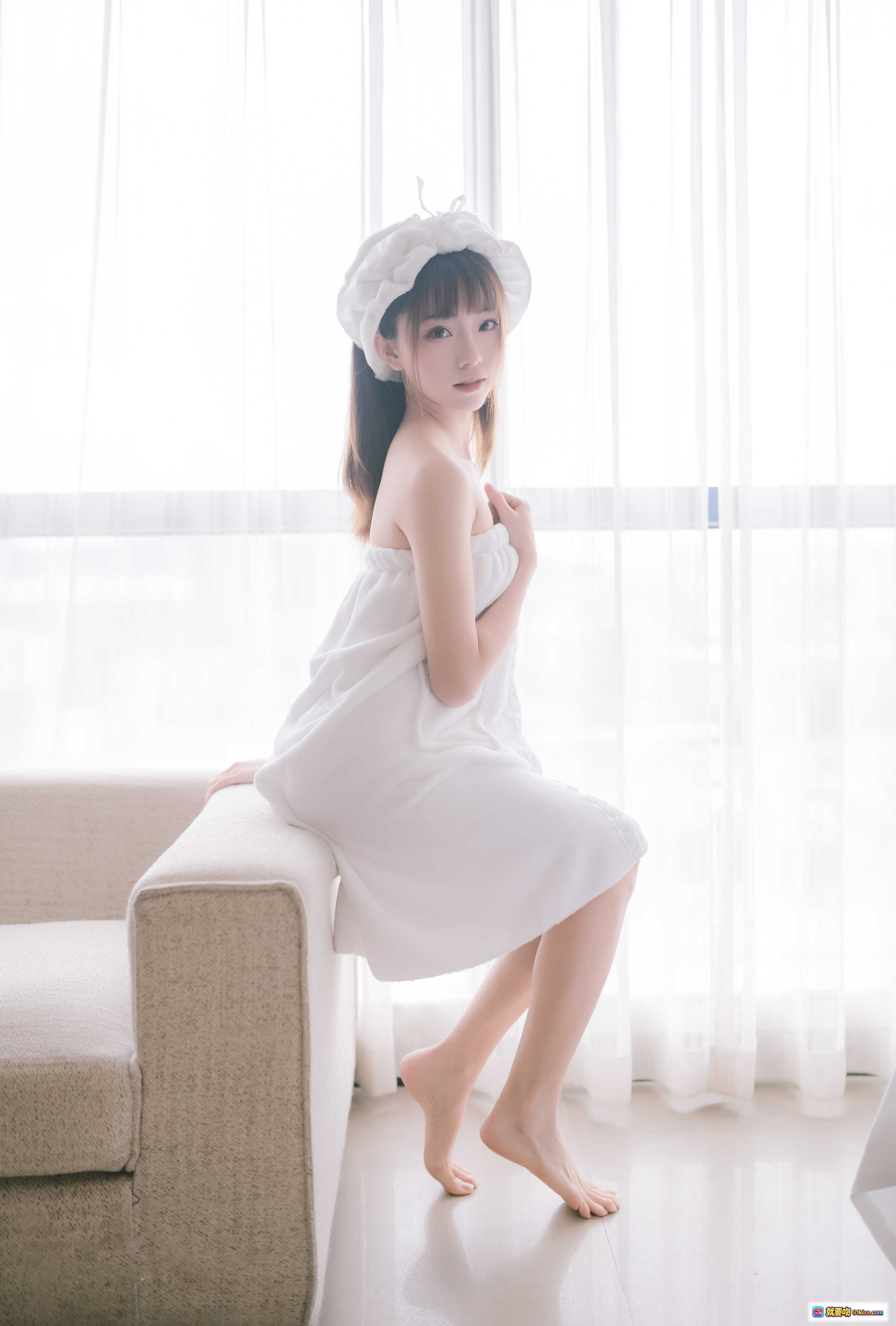 图片[9] - Kitaro绮太郎NO.011纯白浴巾写真｜少女裹浴巾居家私房｜温柔眼神+毛巾包头造型｜高清44P摄影集 - 就要吻