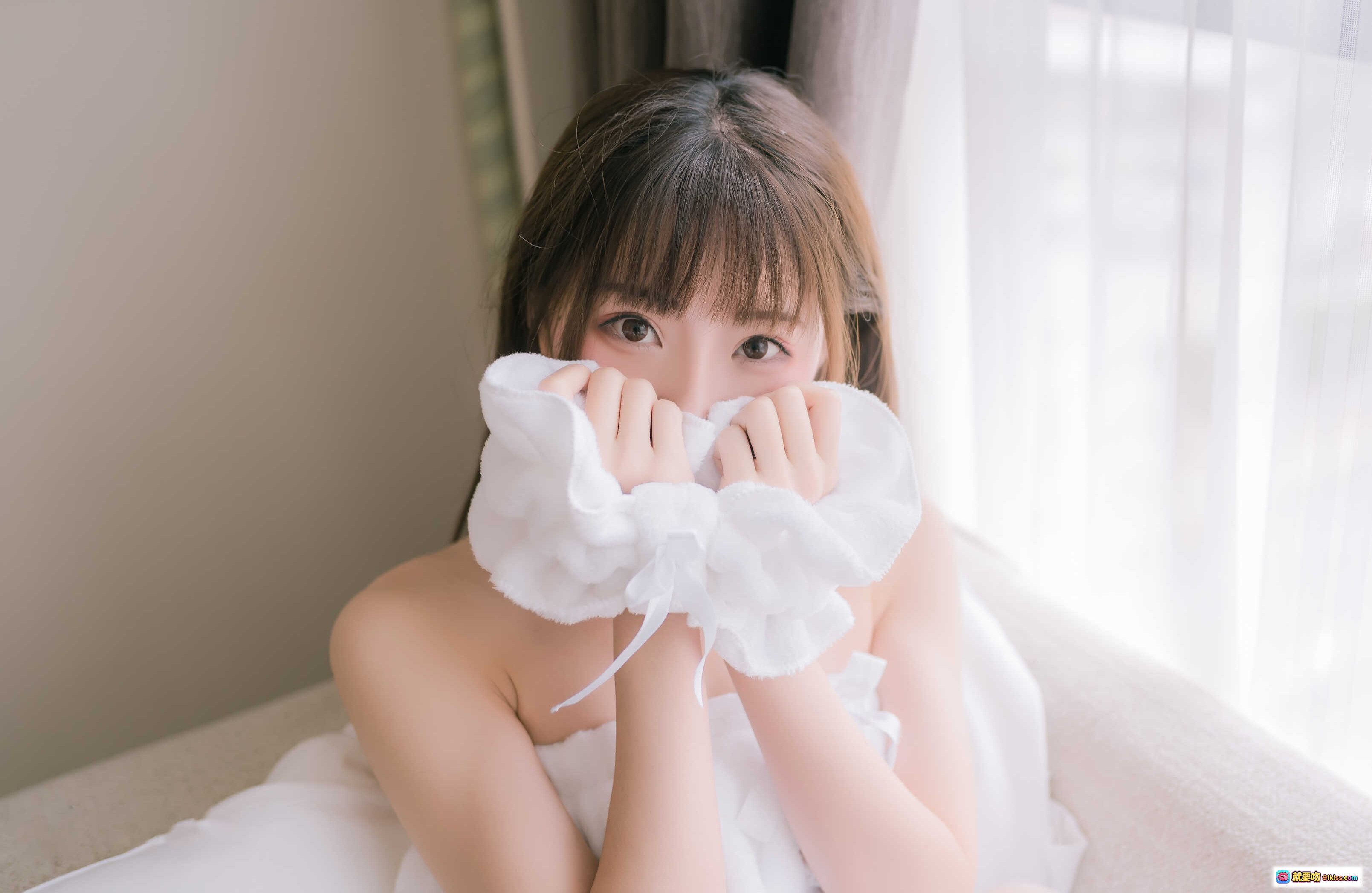 图片[8] - Kitaro绮太郎NO.011纯白浴巾写真｜少女裹浴巾居家私房｜温柔眼神+毛巾包头造型｜高清44P摄影集 - 就要吻