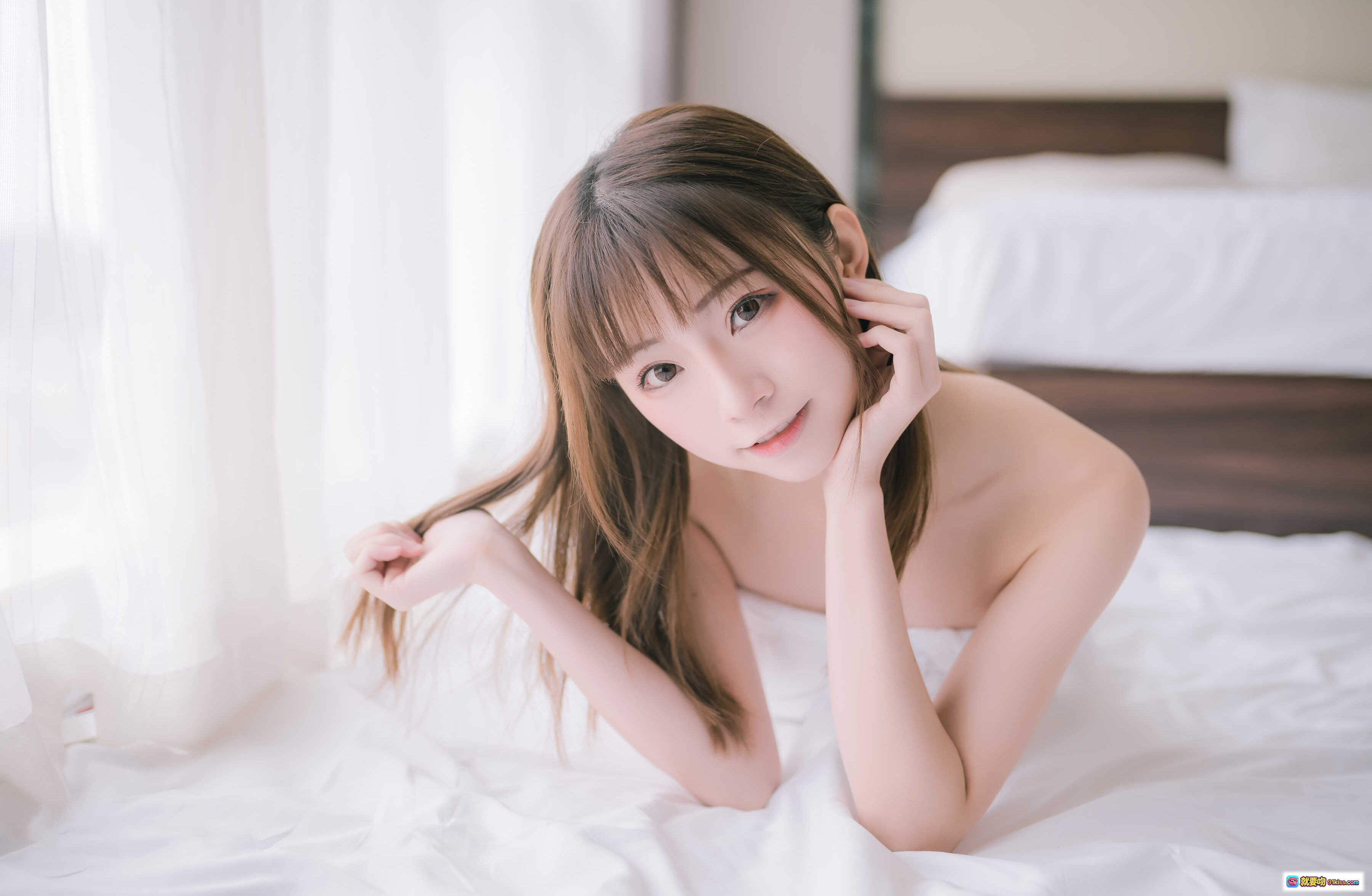 图片[4] - Kitaro绮太郎NO.011纯白浴巾写真｜少女裹浴巾居家私房｜温柔眼神+毛巾包头造型｜高清44P摄影集 - 就要吻