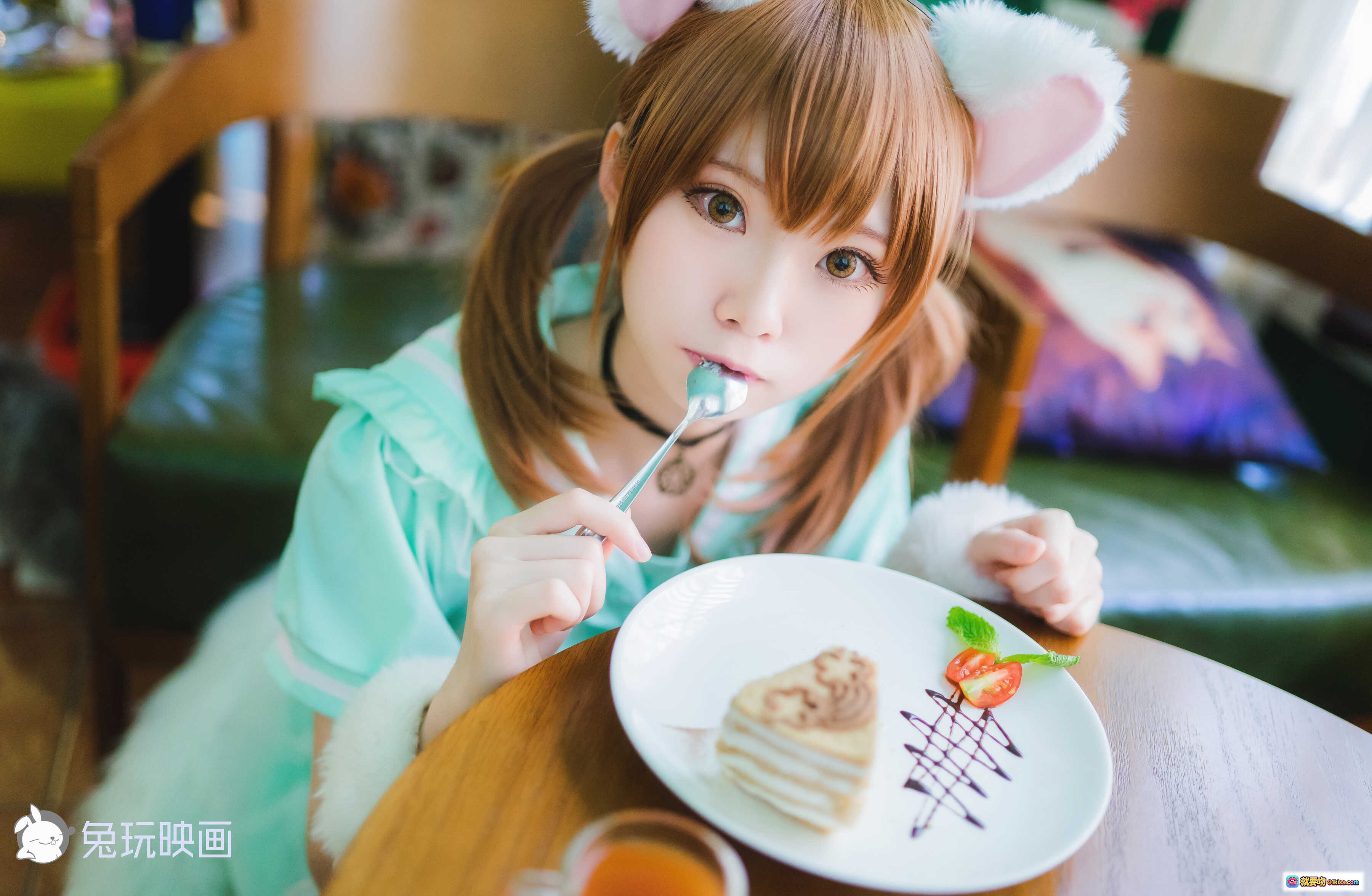 Kitaro绮太郎NO.004白喵喵喵Cosplay写真｜萌系兔耳少女甜点下午茶场景｜46P高清图集 - 就要吻