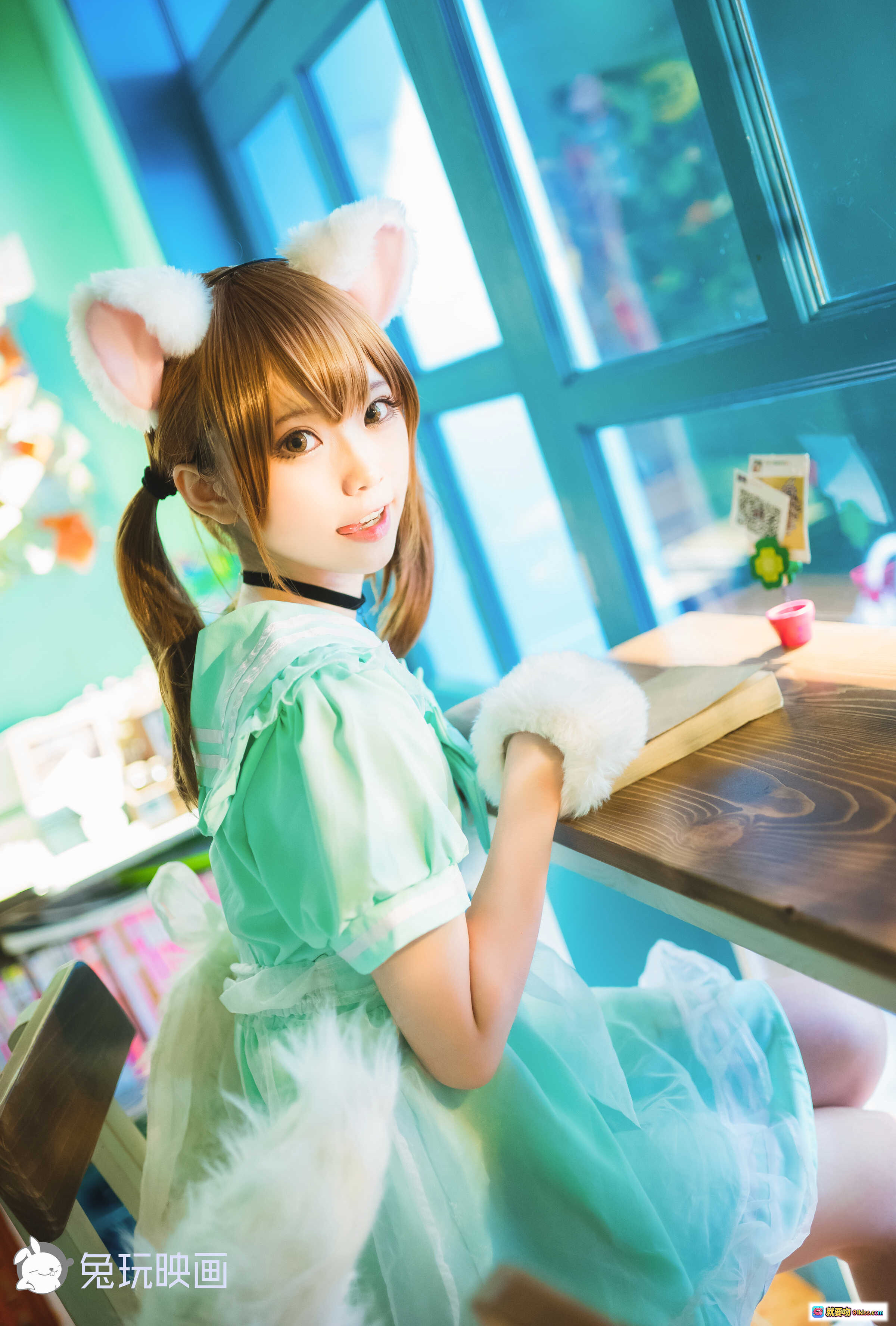 图片[8] - Kitaro绮太郎NO.004白喵喵喵Cosplay写真｜萌系兔耳少女甜点下午茶场景｜46P高清图集 - 就要吻