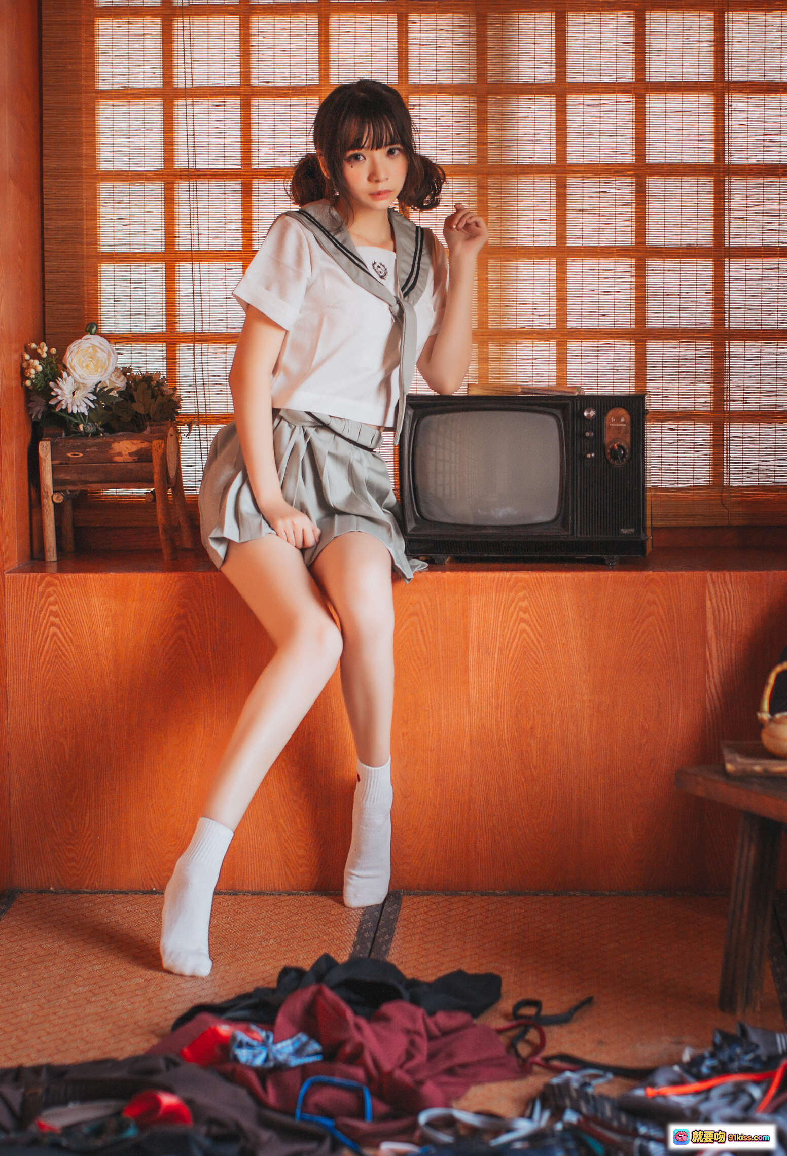 图片[3] - 疯猫ss NO.046 黑丝JK少女写真 47P高清图集 彩绘背景校园风美腿黑丝制服诱惑 - 就要吻