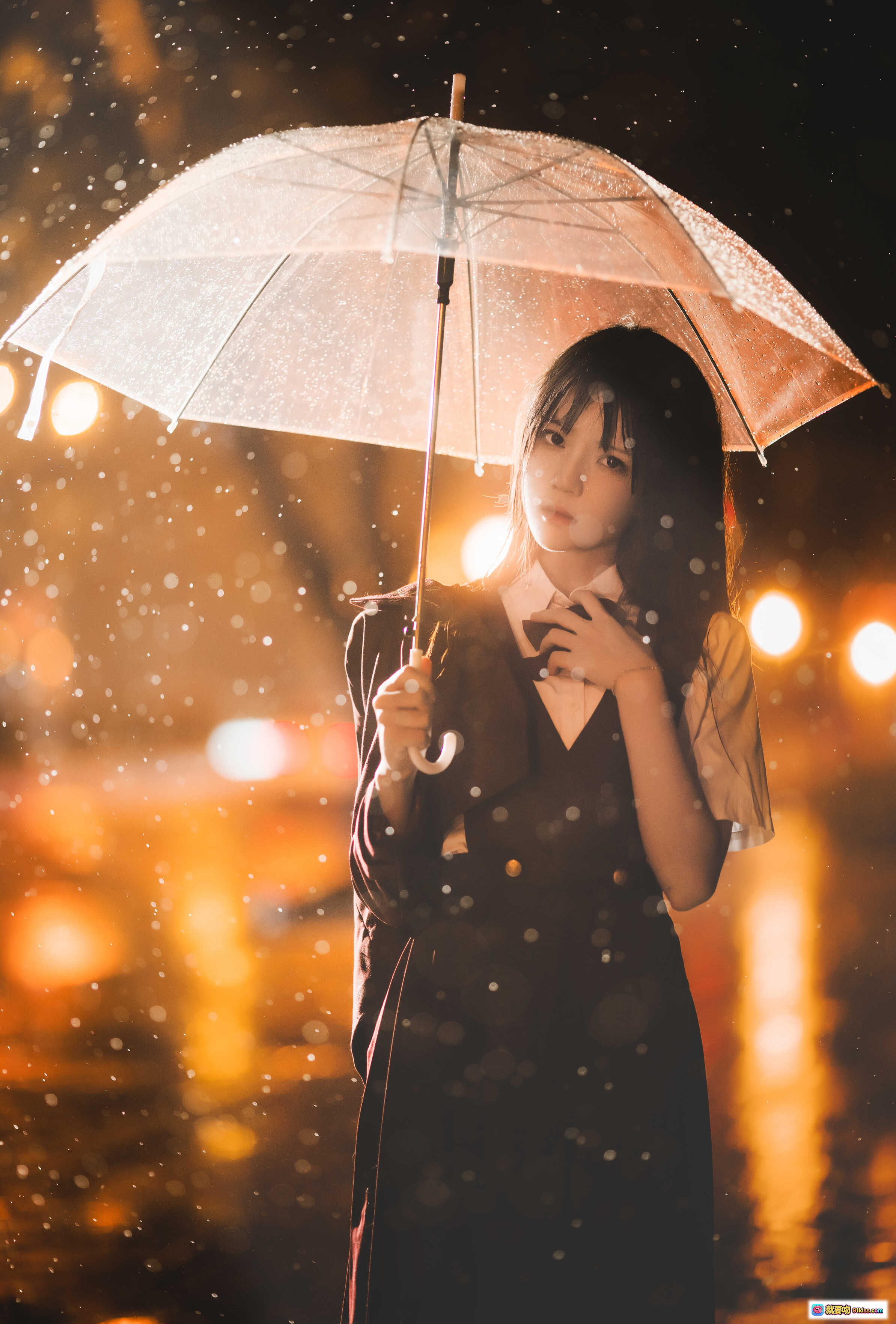 图片[9] - 雨夜撑伞少女写真｜桜桃喵082雨中漫步｜透明伞光影氛围感｜42P高清图集 - 就要吻