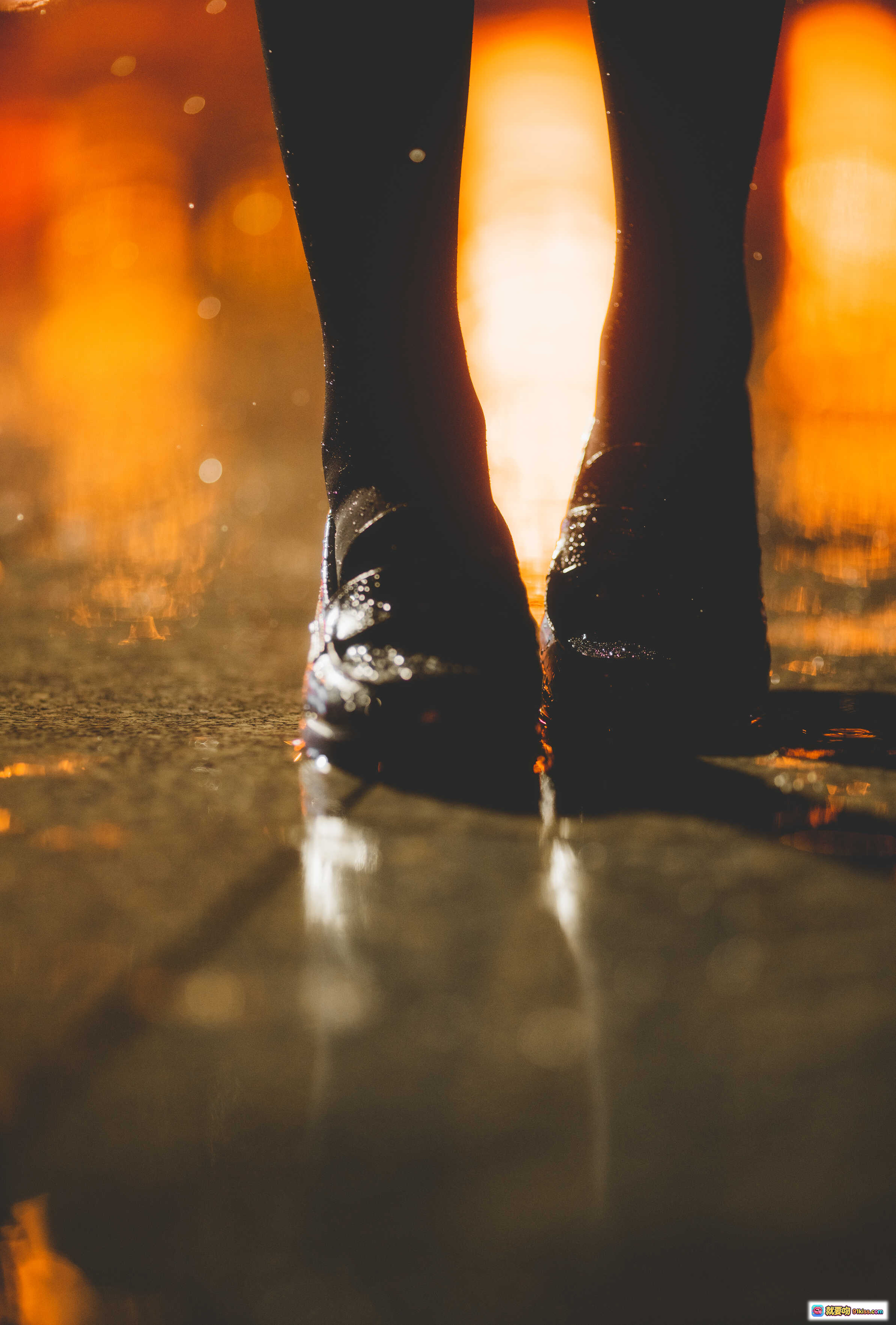 图片[4] - 雨夜撑伞少女写真｜桜桃喵082雨中漫步｜透明伞光影氛围感｜42P高清图集 - 就要吻