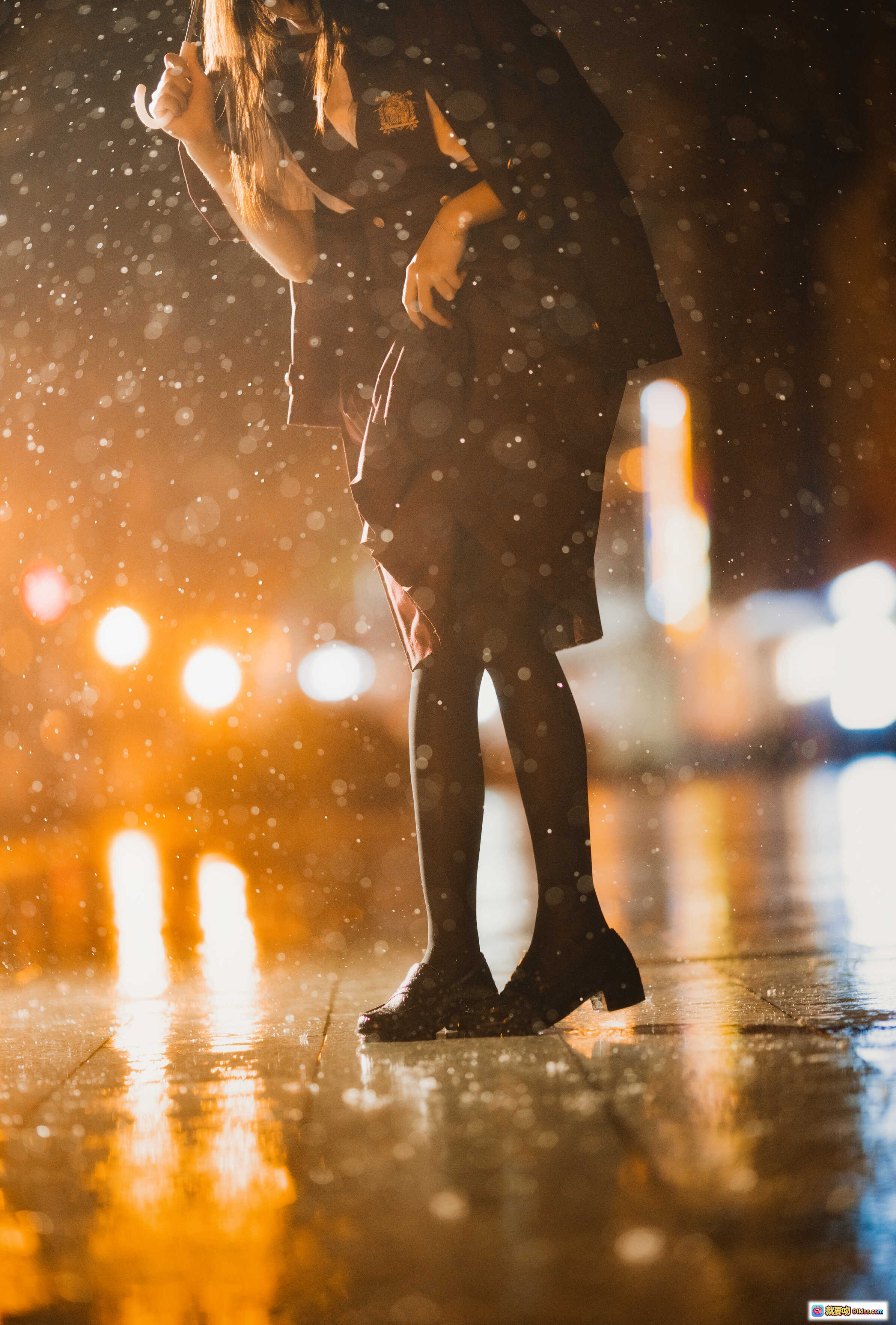 图片[2] - 雨夜撑伞少女写真｜桜桃喵082雨中漫步｜透明伞光影氛围感｜42P高清图集 - 就要吻