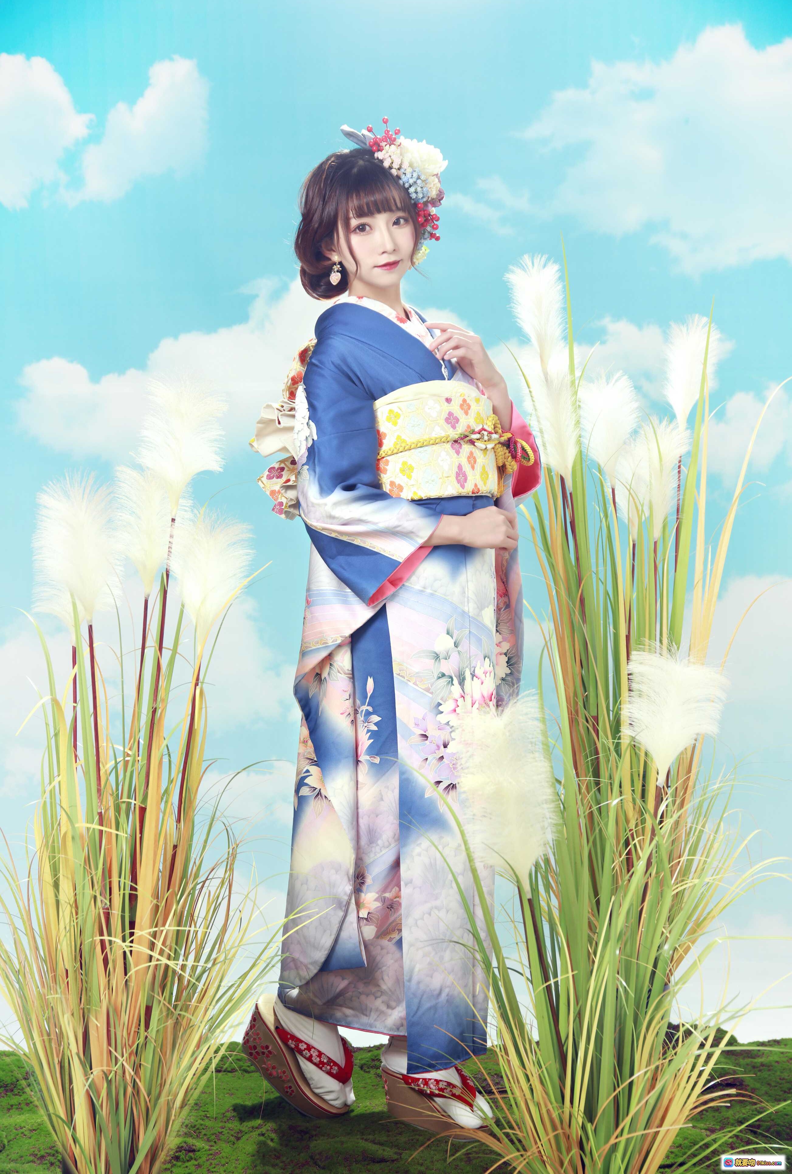 图片[2] - 和服少女写真 | 花卉图案蓝底和服 | 日式传统发型配花饰 | 芦苇草地蓝天背景 | 精致木屐搭配 | Kitaro绮太郎NO.062系列 - 就要吻