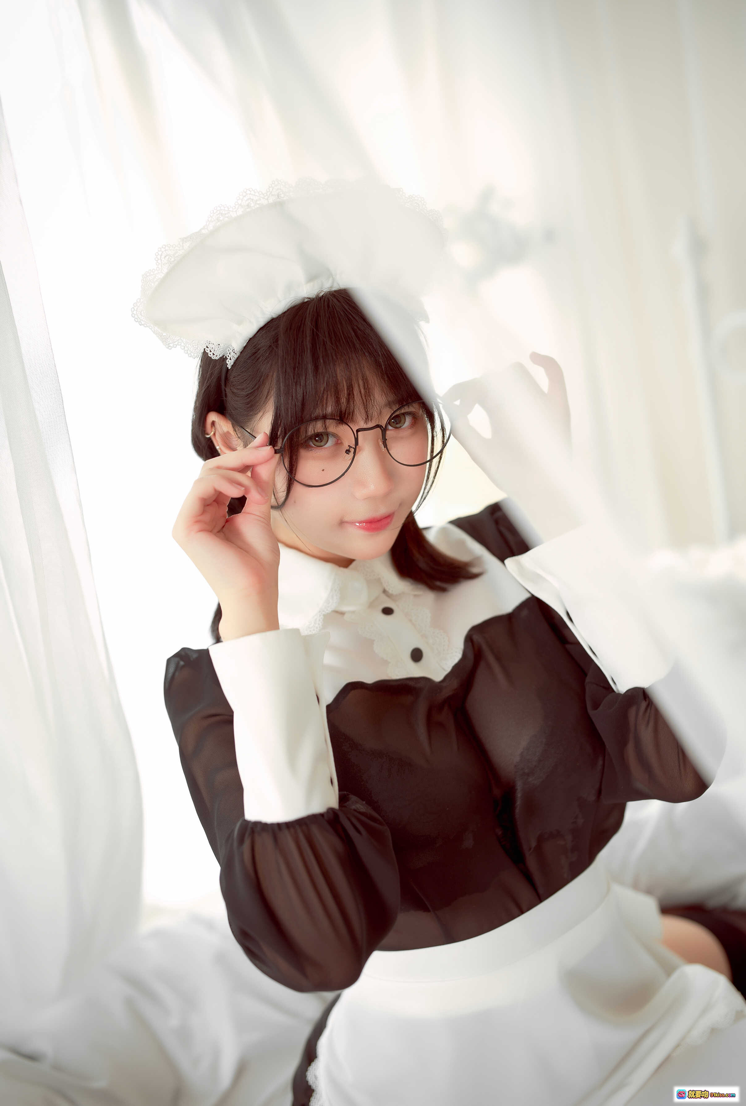 图片[8] - 周叽可爱兔兔NO.036眼镜女仆写真 36P高清图集 白床黑丝女仆装萌系少女风 - 就要吻