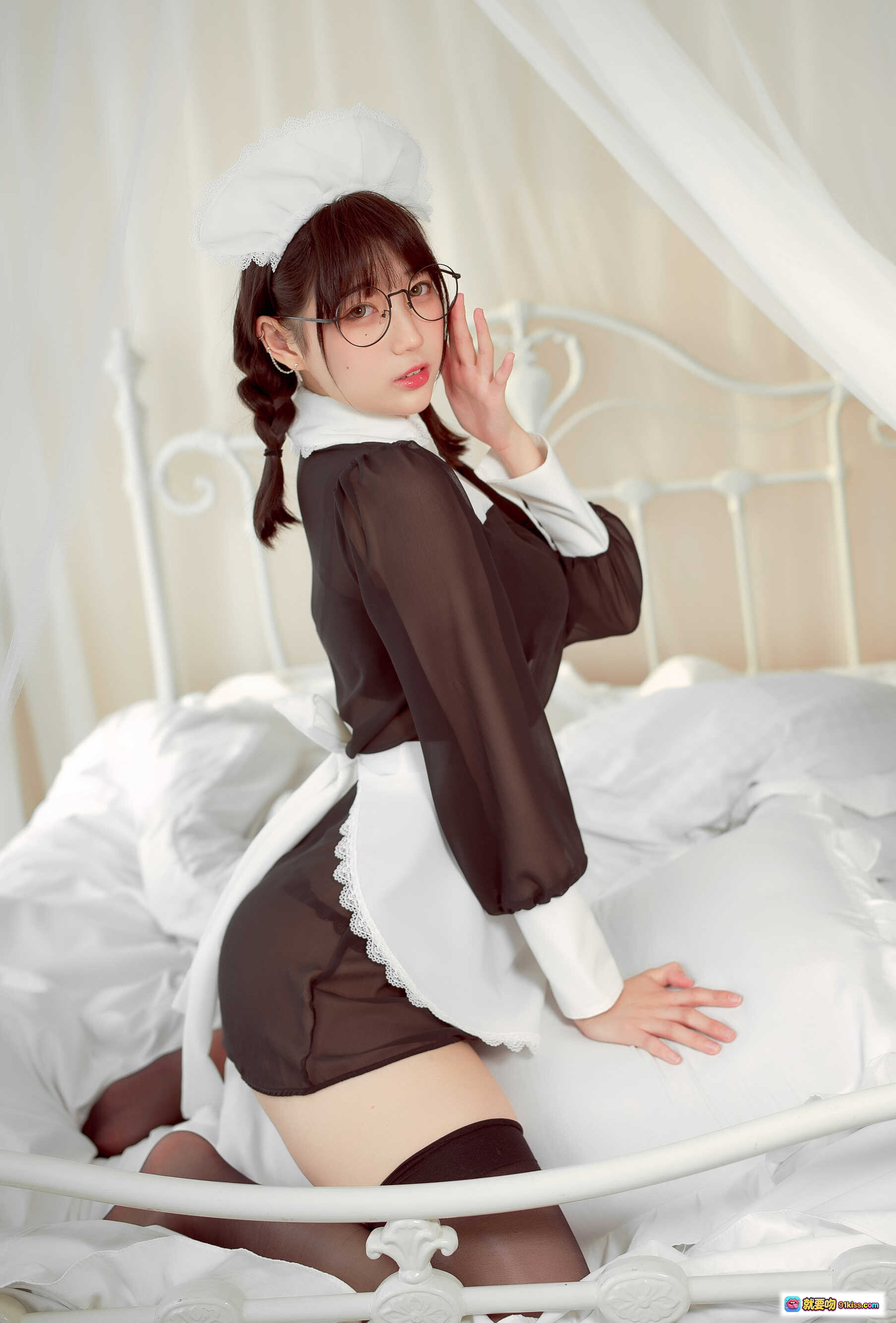 图片[9] - 周叽可爱兔兔NO.036眼镜女仆写真 36P高清图集 白床黑丝女仆装萌系少女风 - 就要吻