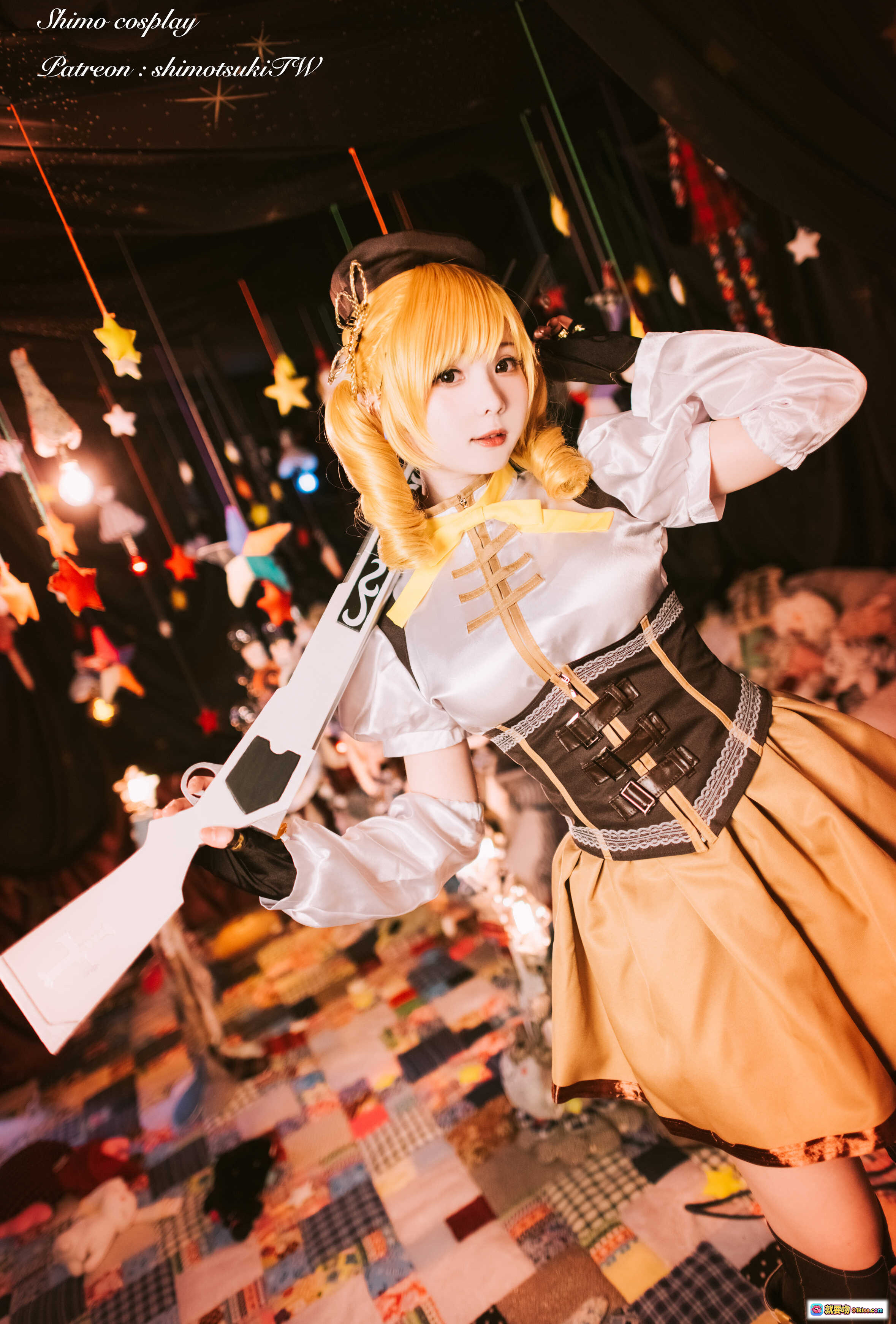 图片[10] - 霜月shimo巴麻美cosplay精致还原｜魔法少女小圆角色扮演｜华丽服装武器道具｜梦幻星空背景布景｜高跟长靴金发双马尾造型 - 就要吻