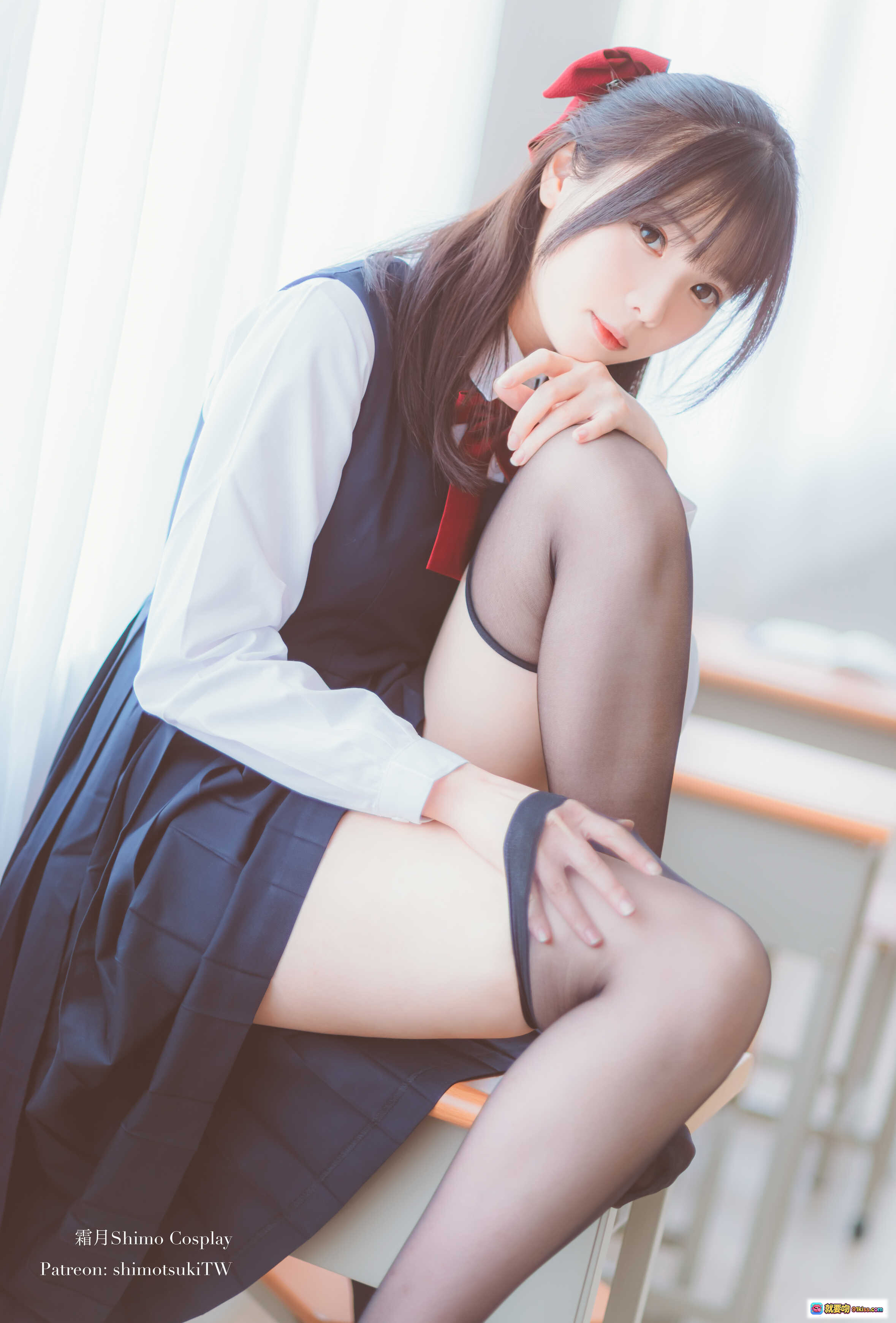 图片[10] - 霜月Shimo Cosplay JK制服兔耳少女写真 | 17P高清图集 | 校园风萌系美少女 | 白色毛绒手套+红色蝴蝶结 | 甜酷日系风格 - 就要吻