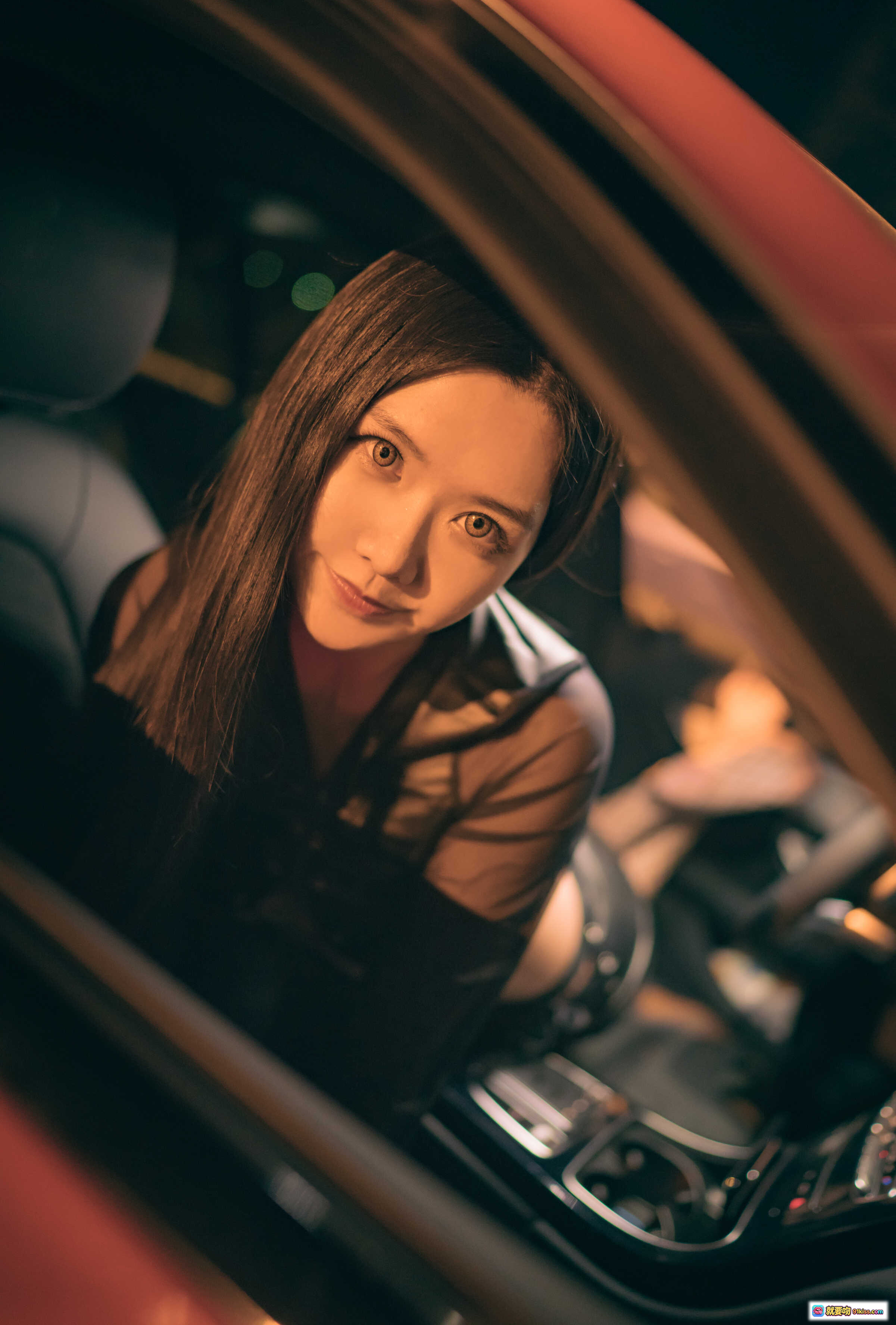 图片[1] - 源纱希喵喵喵NO.005香车美人写真 | 夜色车内优雅凝视 | 黑色透视装性感魅力 | 16P高清图集 - 就要吻