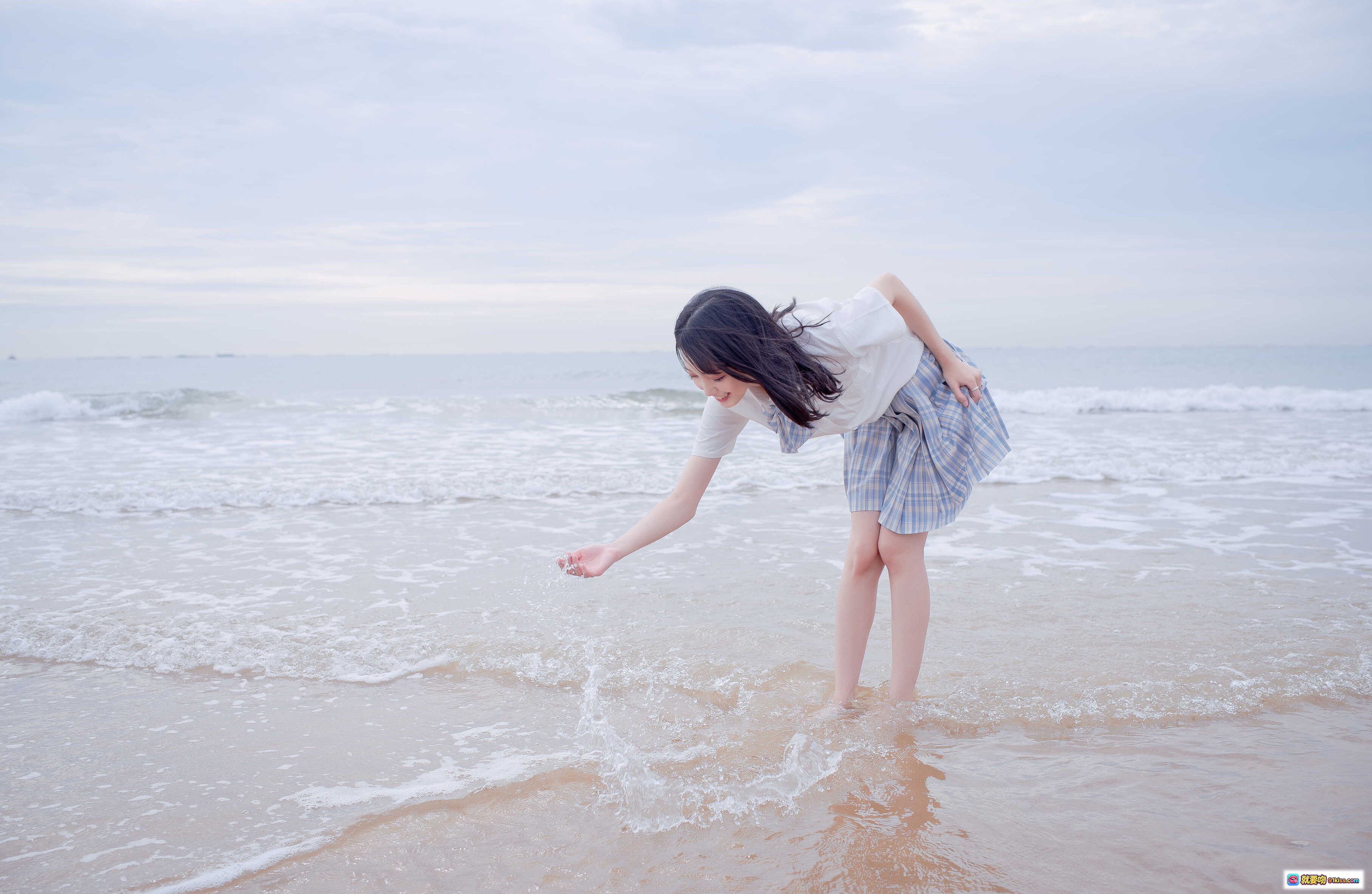 图片[5] - 周叽可爱兔兔NO.020海边JK写真 35P清新少女跳躍海灘倒影唯美風景 - 就要吻