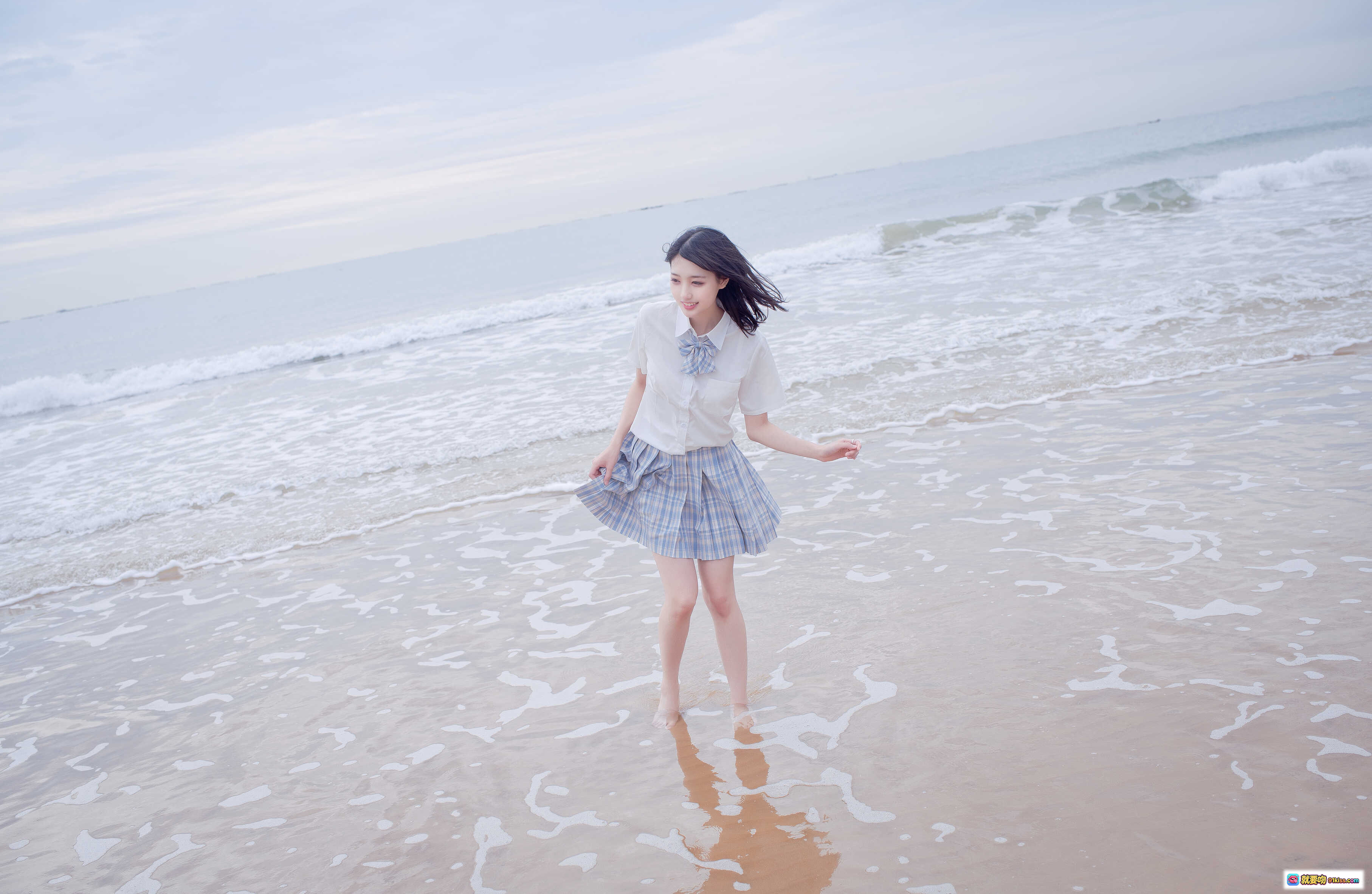 图片[9] - 周叽可爱兔兔NO.020海边JK写真 35P清新少女跳躍海灘倒影唯美風景 - 就要吻