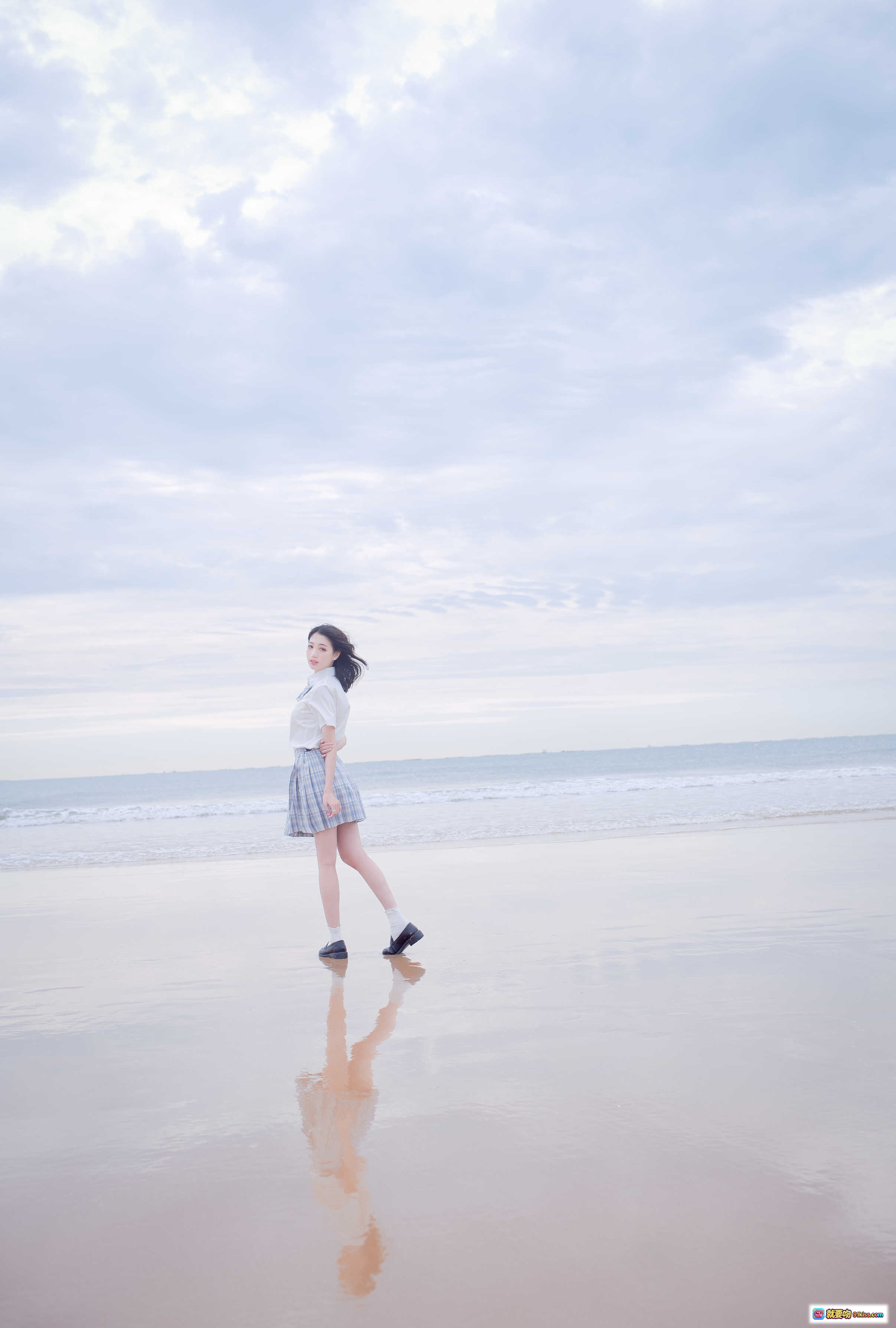 图片[10] - 周叽可爱兔兔NO.020海边JK写真 35P清新少女跳躍海灘倒影唯美風景 - 就要吻