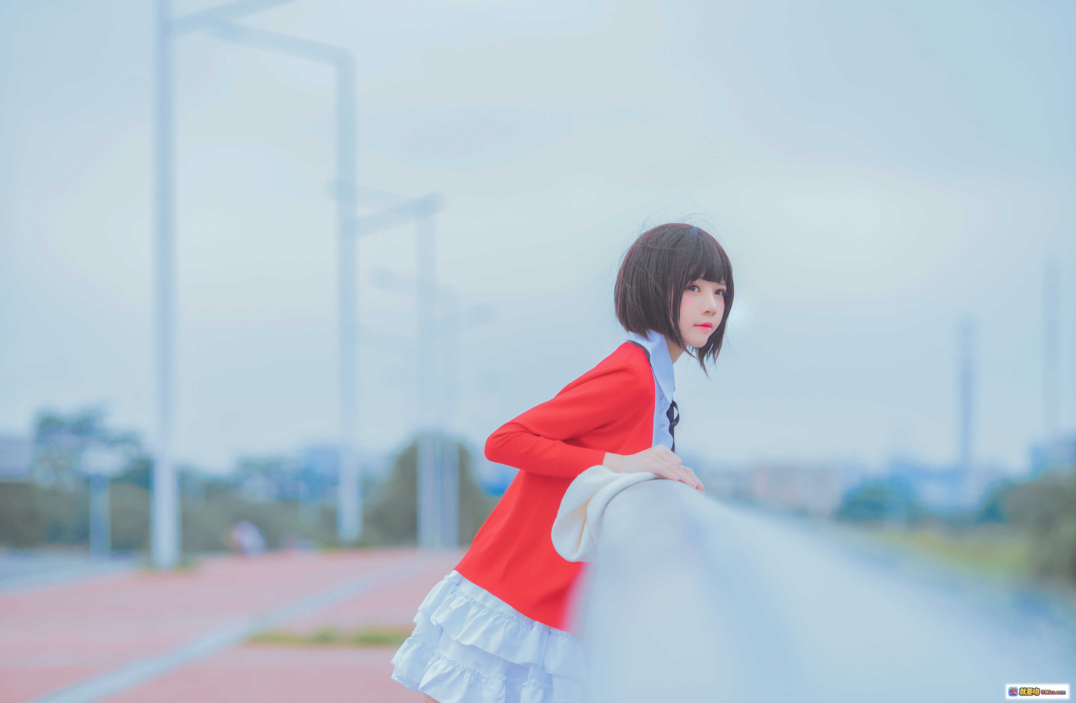 图片[8] - 桜桃喵cos加藤惠常服造型 红白配色少女蹲姿写真 甜美日系风格 33P高清图集 - 就要吻