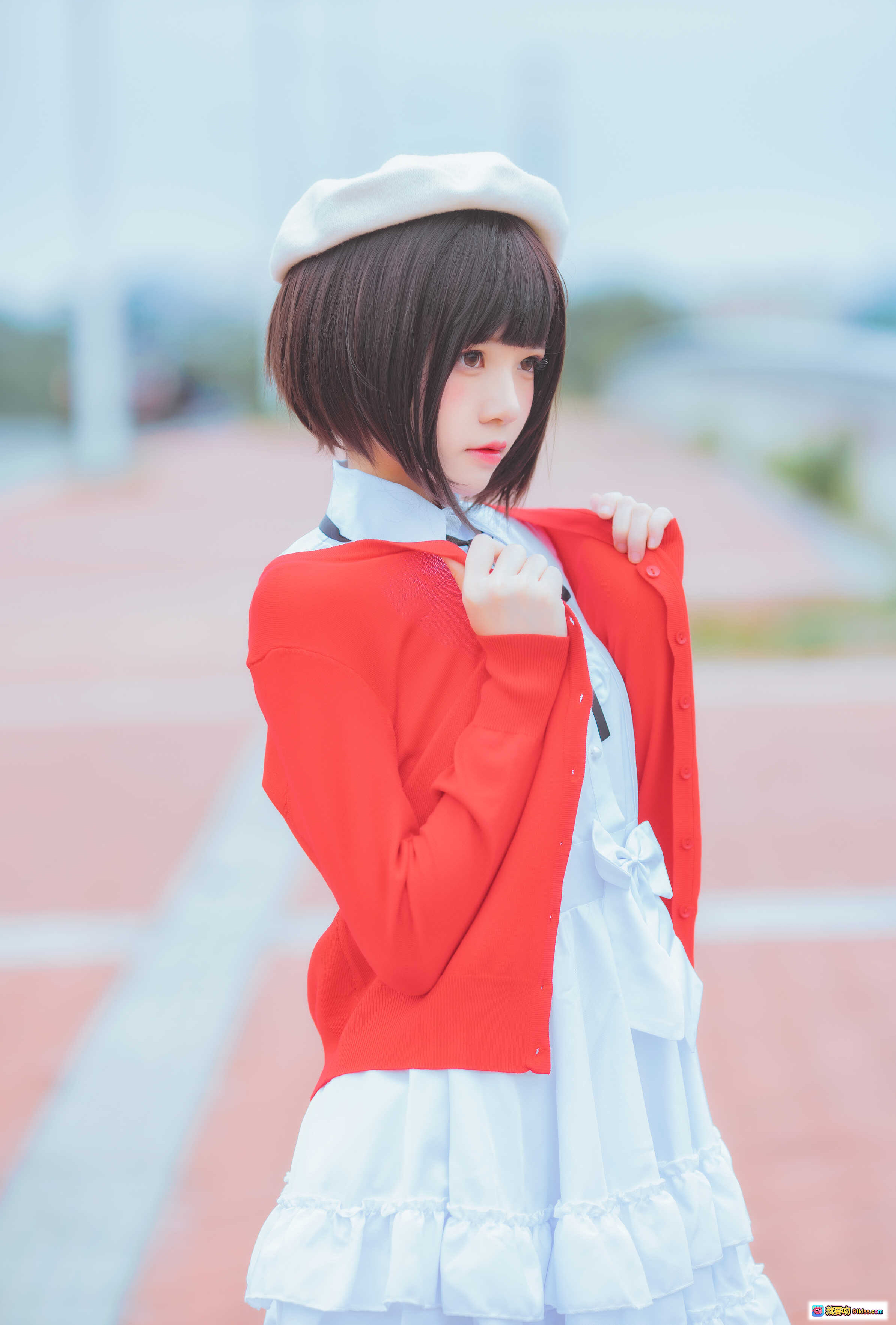 图片[7] - 桜桃喵cos加藤惠常服造型 红白配色少女蹲姿写真 甜美日系风格 33P高清图集 - 就要吻