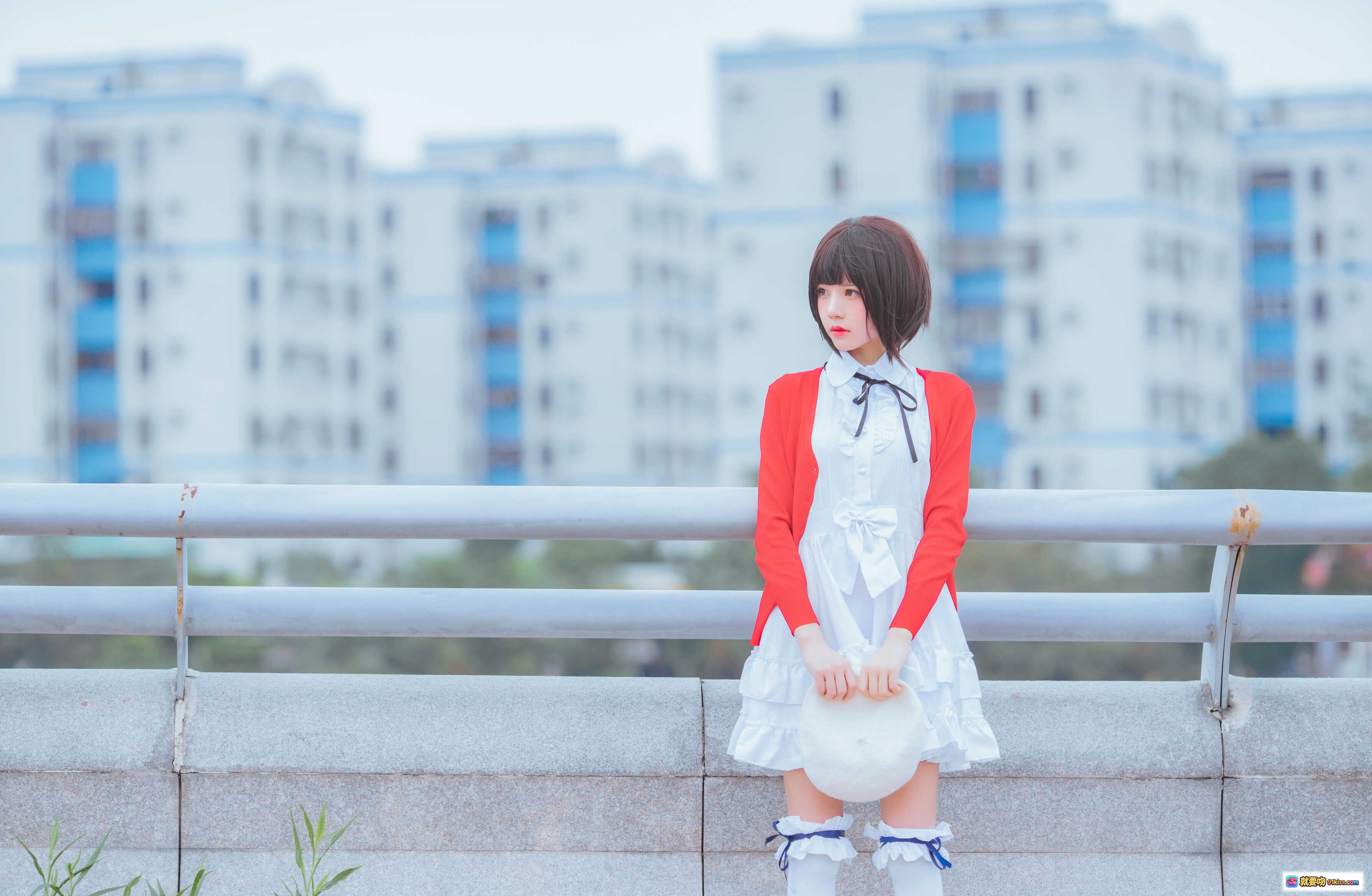 图片[5] - 桜桃喵cos加藤惠常服造型 红白配色少女蹲姿写真 甜美日系风格 33P高清图集 - 就要吻