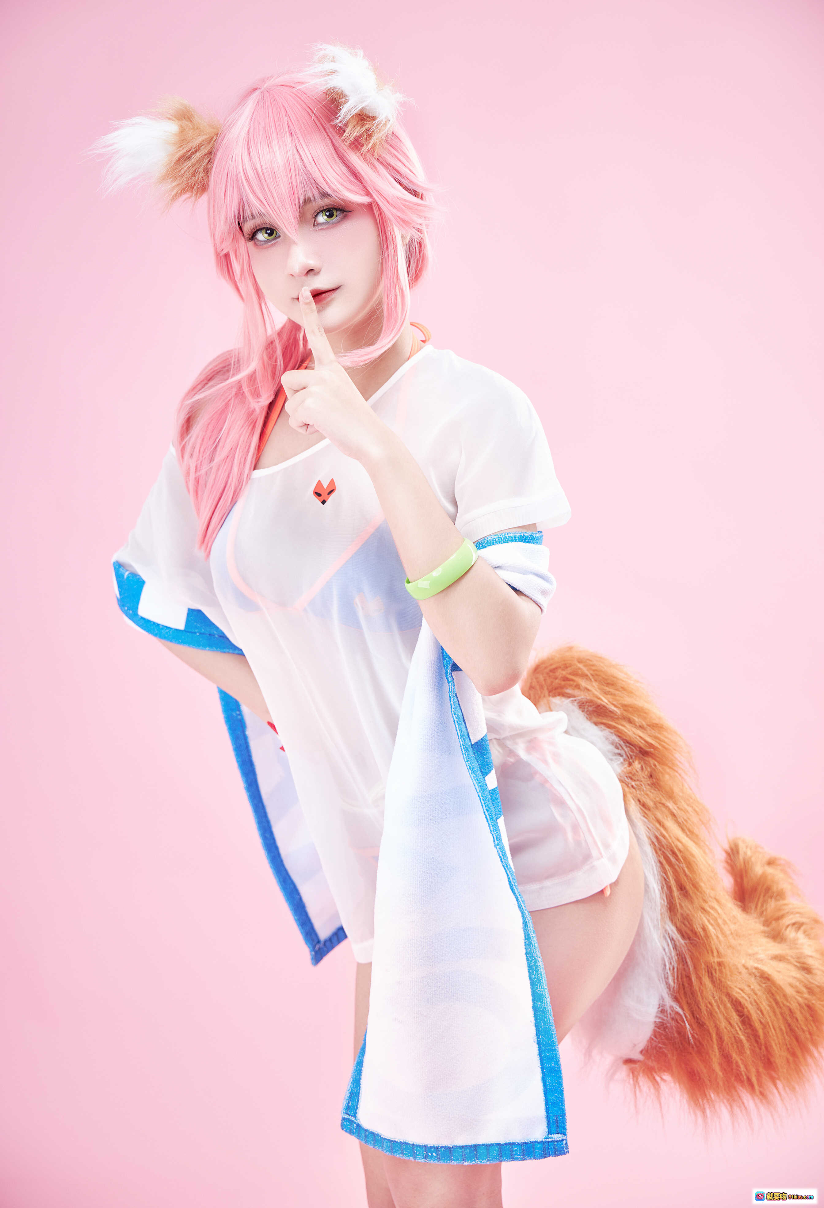 图片[9] - Azami NO.017 玉藻前 Cosplay 粉发狐耳比基尼写真 26P高清美图 粉色背景性感造型 - 就要吻