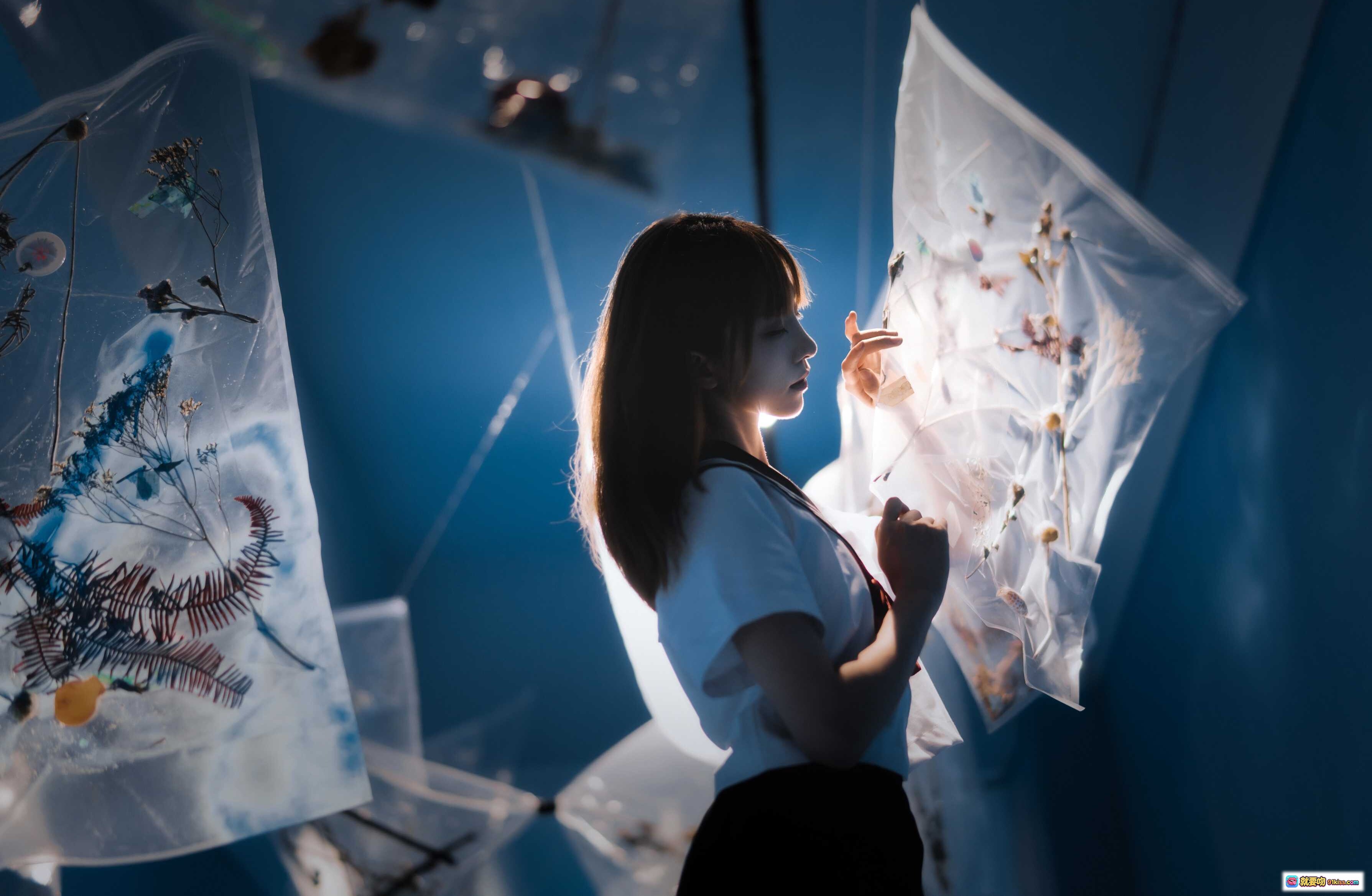 图片[5] - Kitaro绮太郎NO.081十分之七的蓝 | 网格遮面少女写真 | 蓝调光影情绪人像 | 25P高清摄影集 - 就要吻