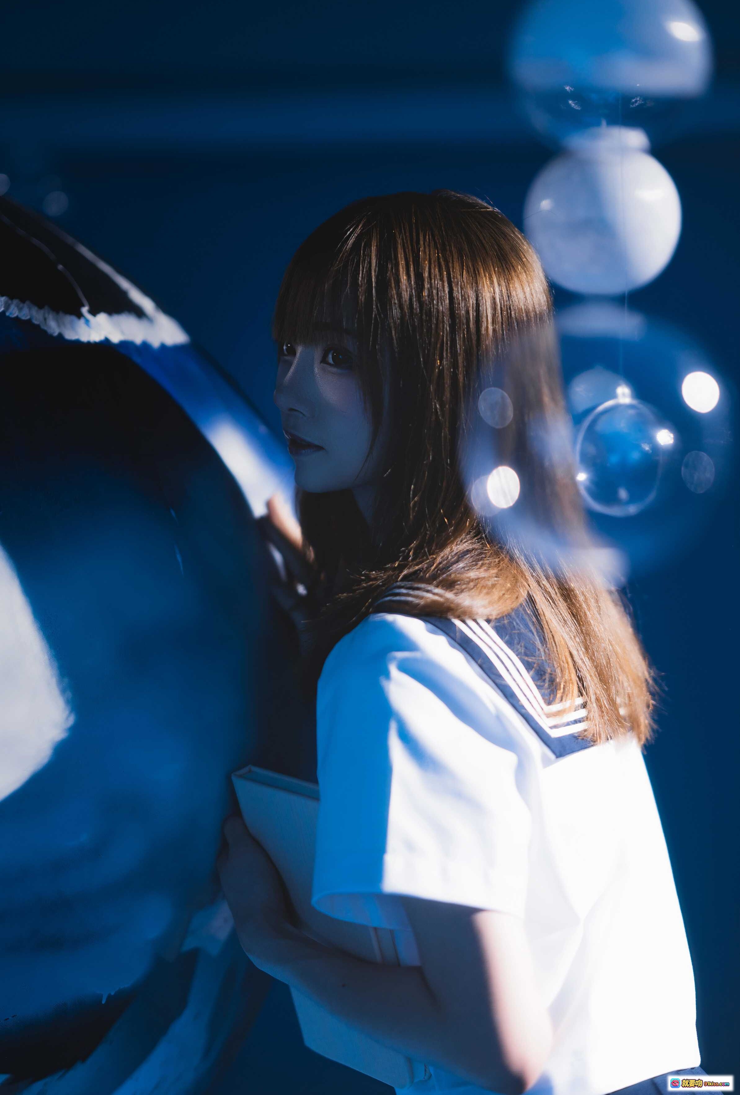 图片[6] - Kitaro绮太郎NO.081十分之七的蓝 | 网格遮面少女写真 | 蓝调光影情绪人像 | 25P高清摄影集 - 就要吻